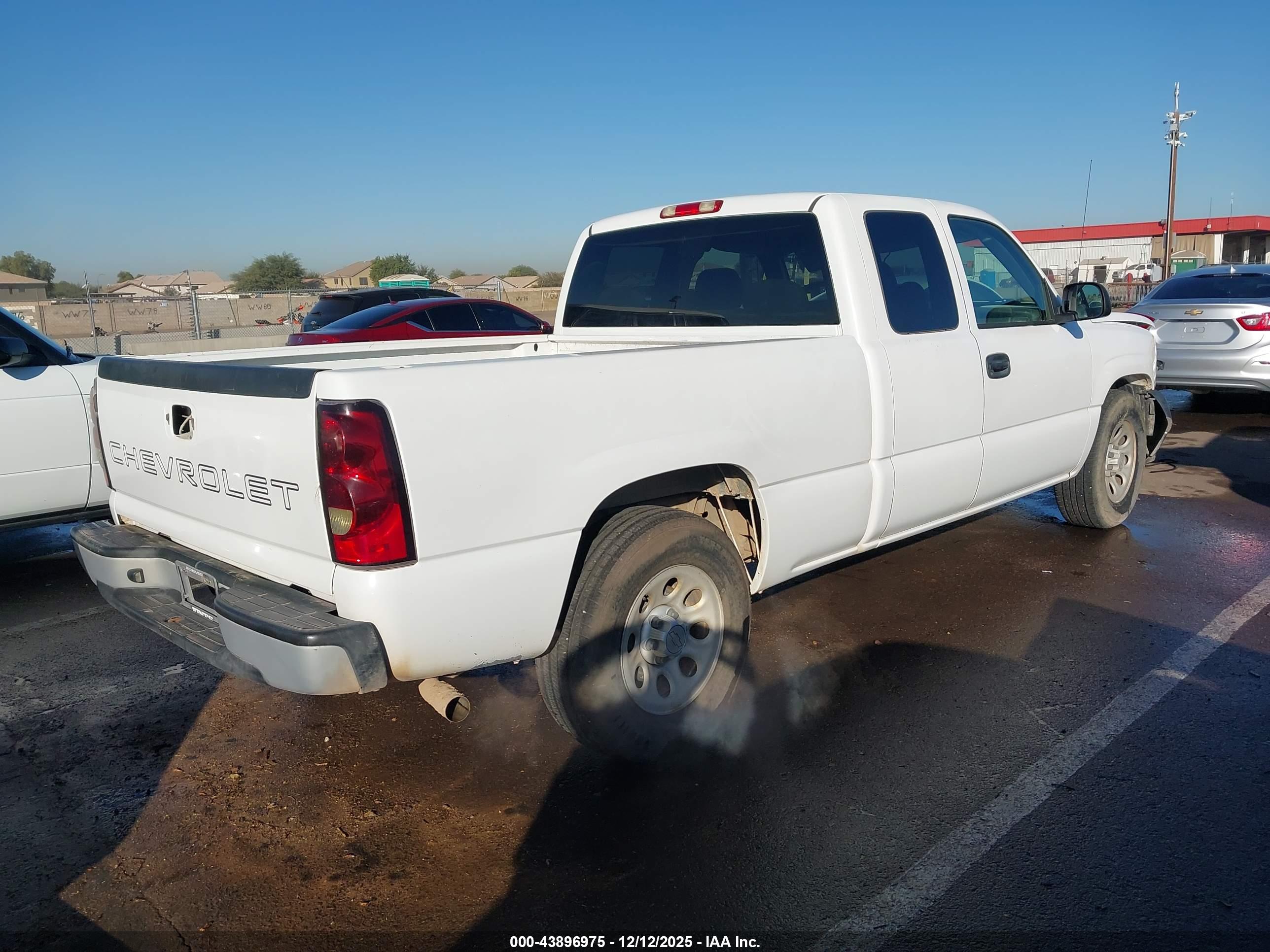 CHEVROLET SILVERADO image 4