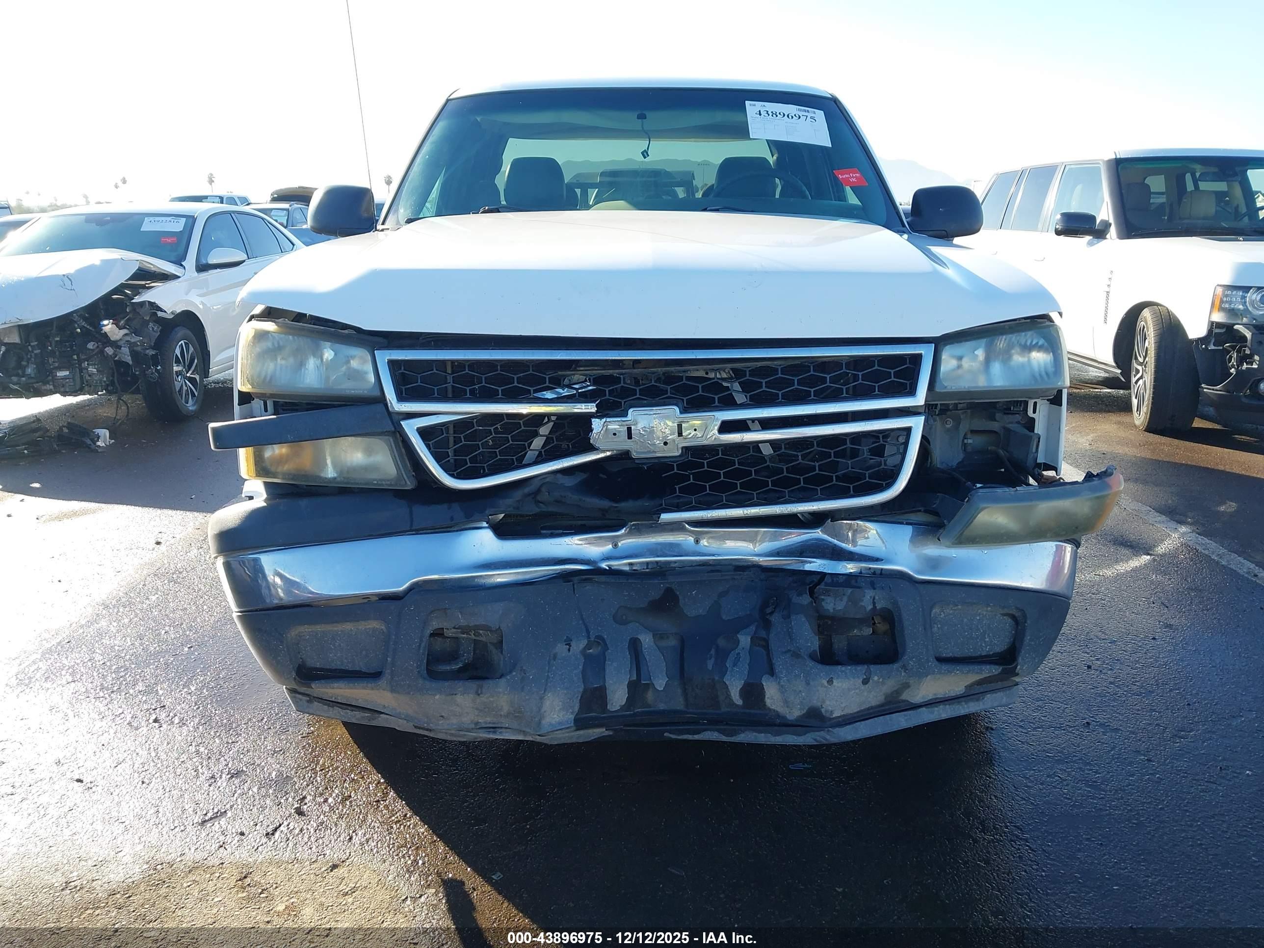 CHEVROLET SILVERADO image 6