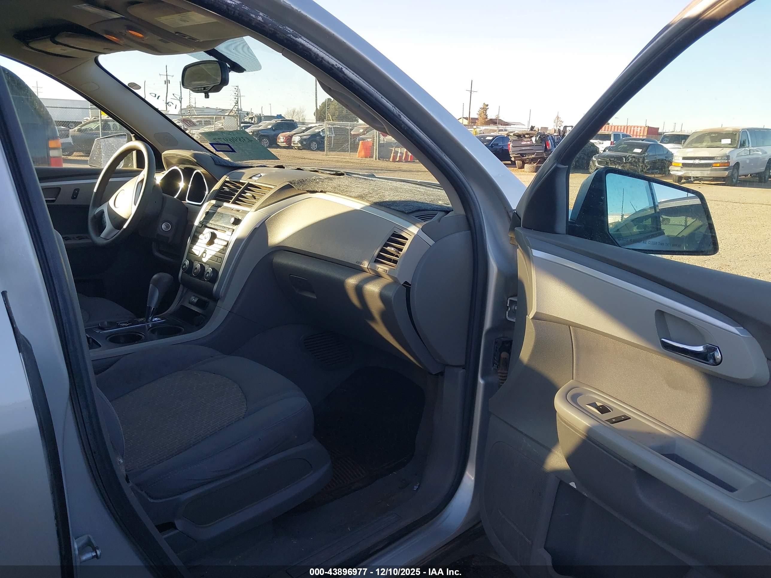 CHEVROLET TRAVERSE image 5