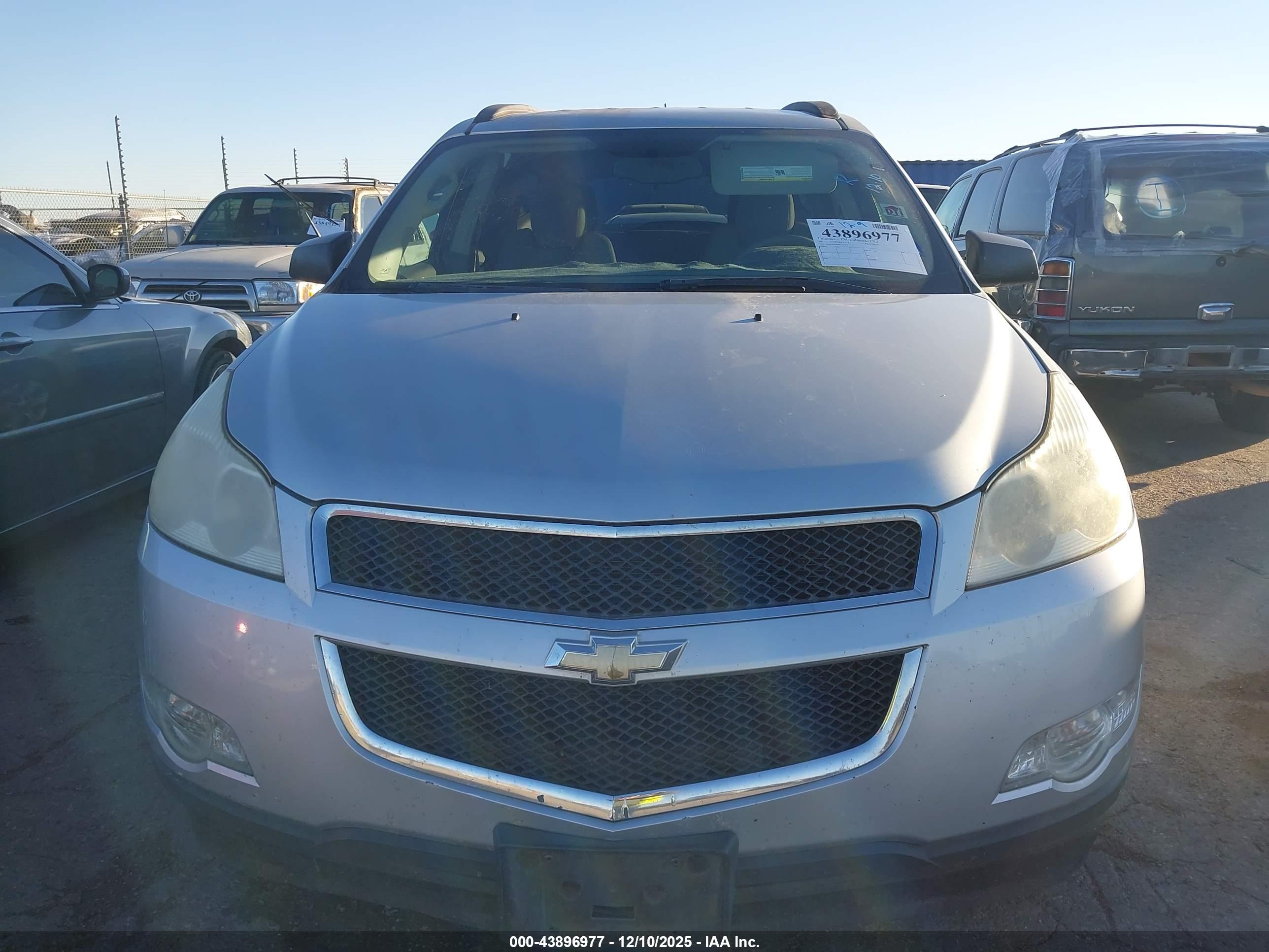 CHEVROLET TRAVERSE image 6