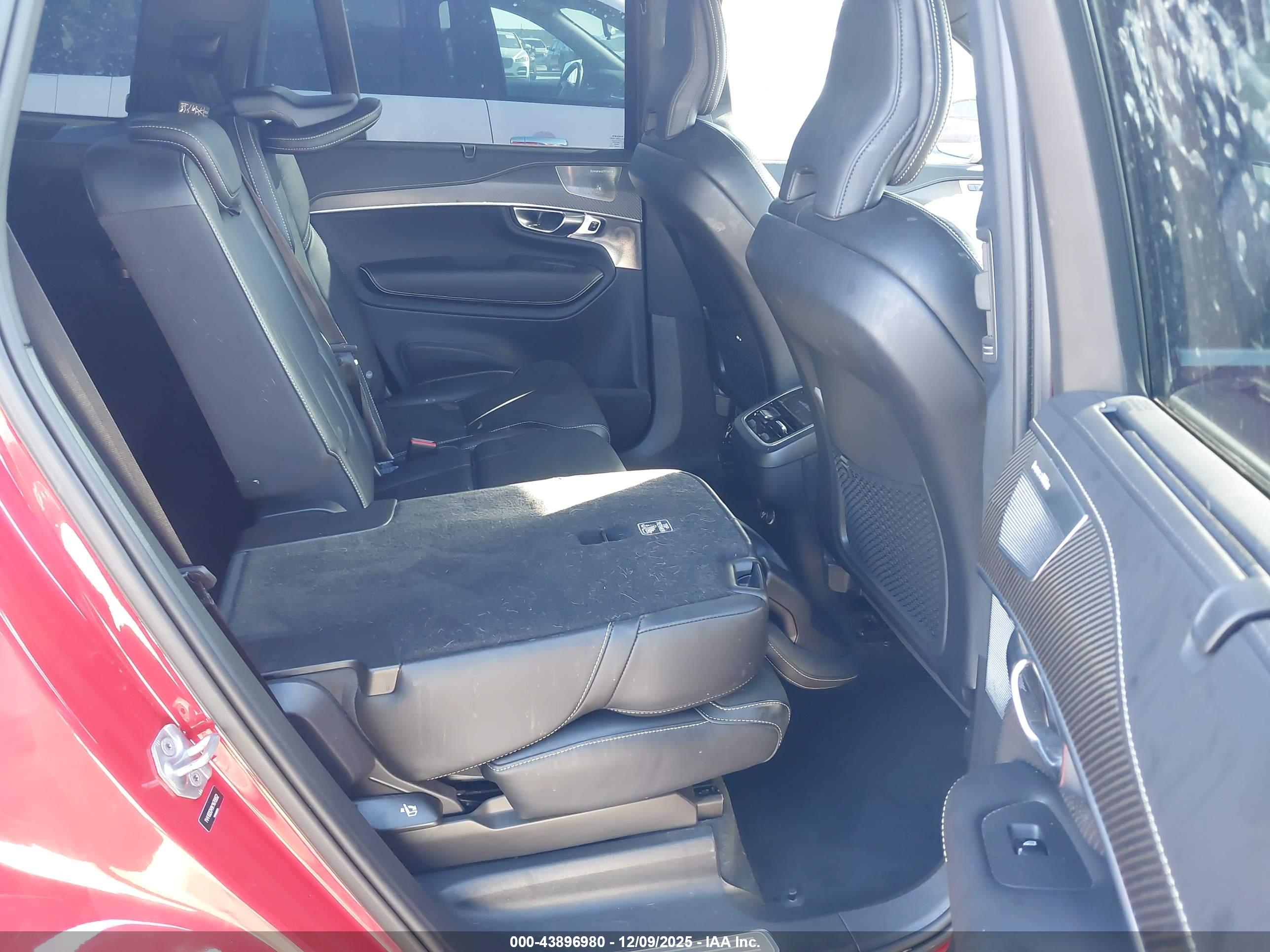VOLVO XC90 image 8