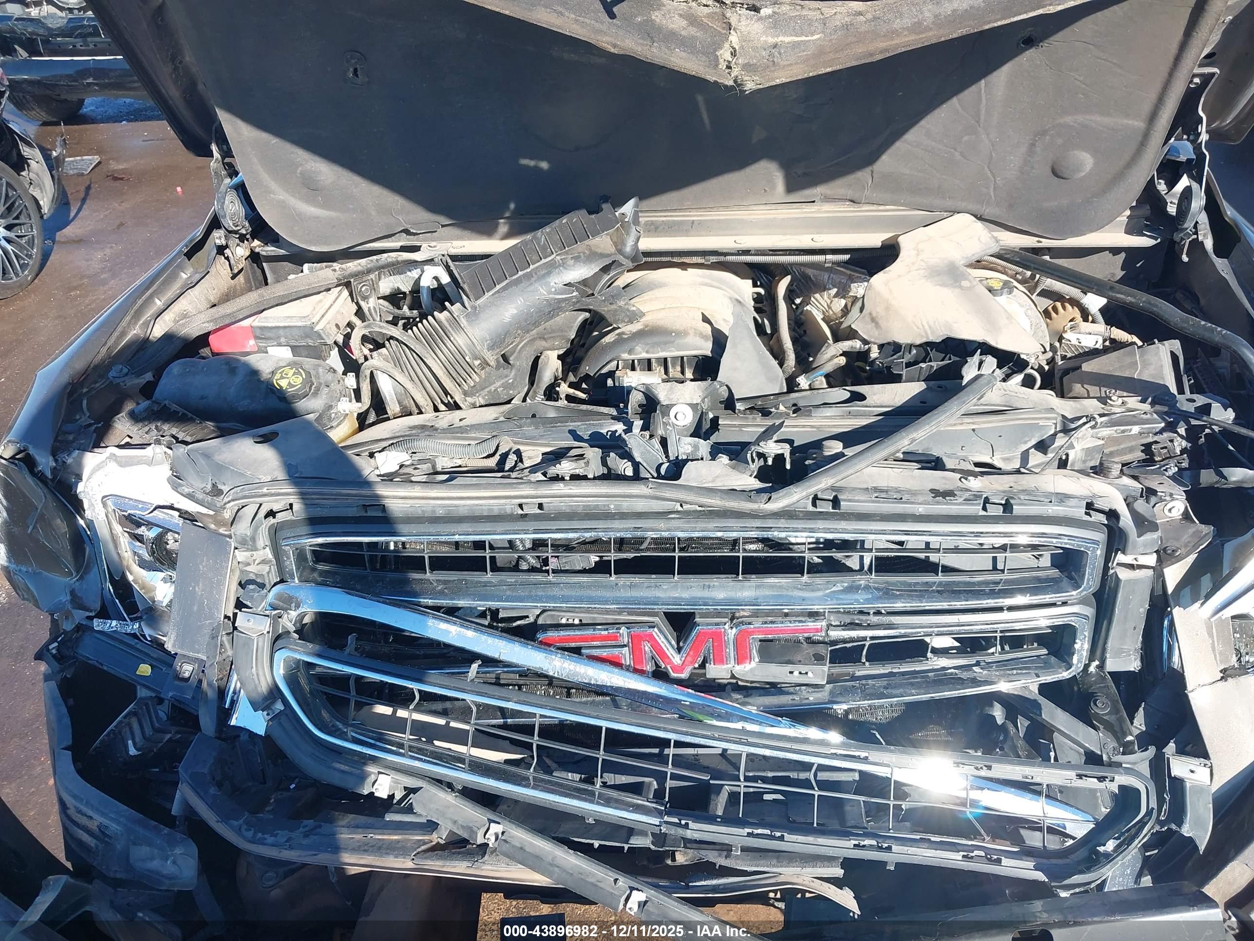 GMC YUKON image 10