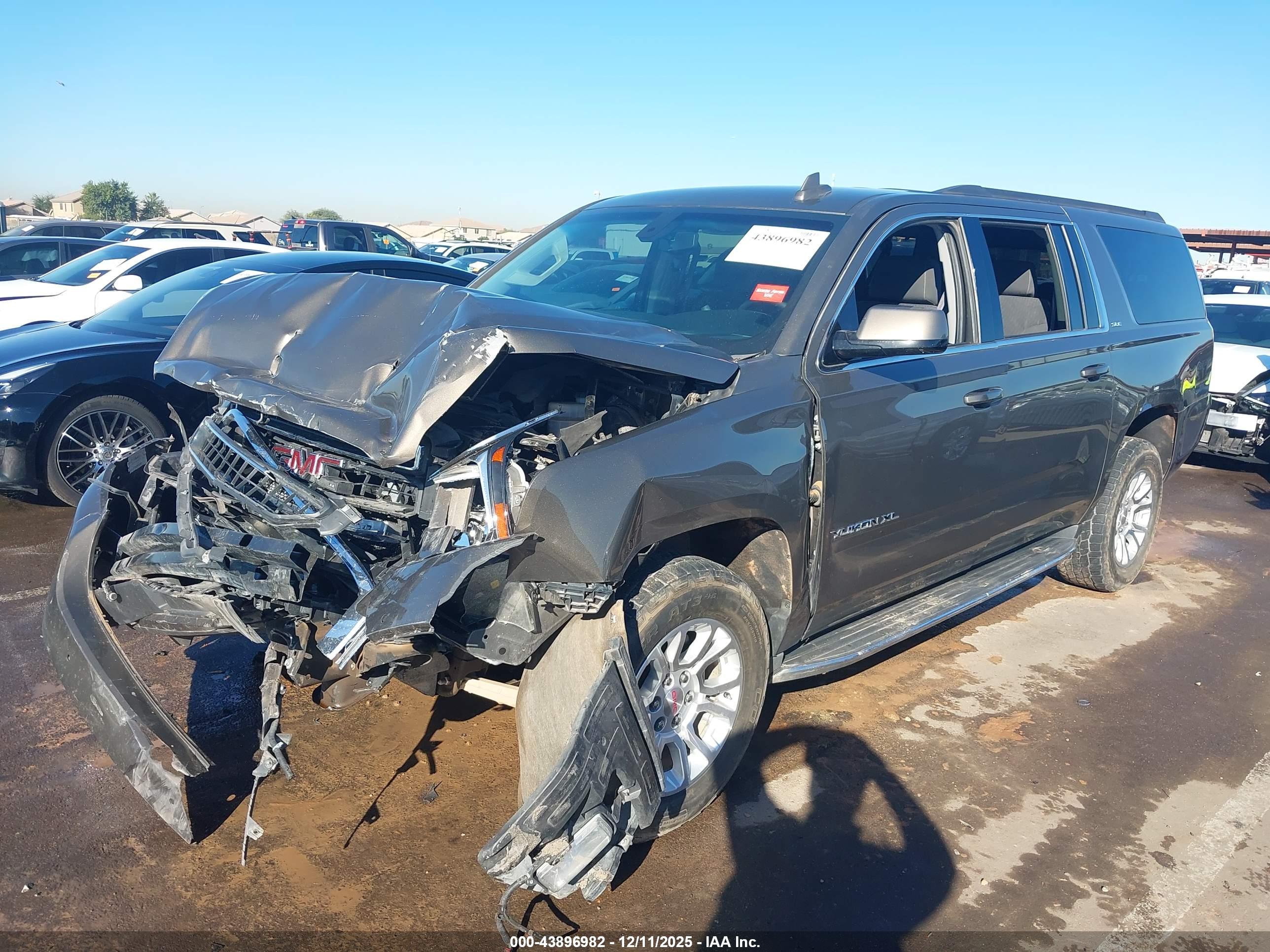GMC YUKON image 2