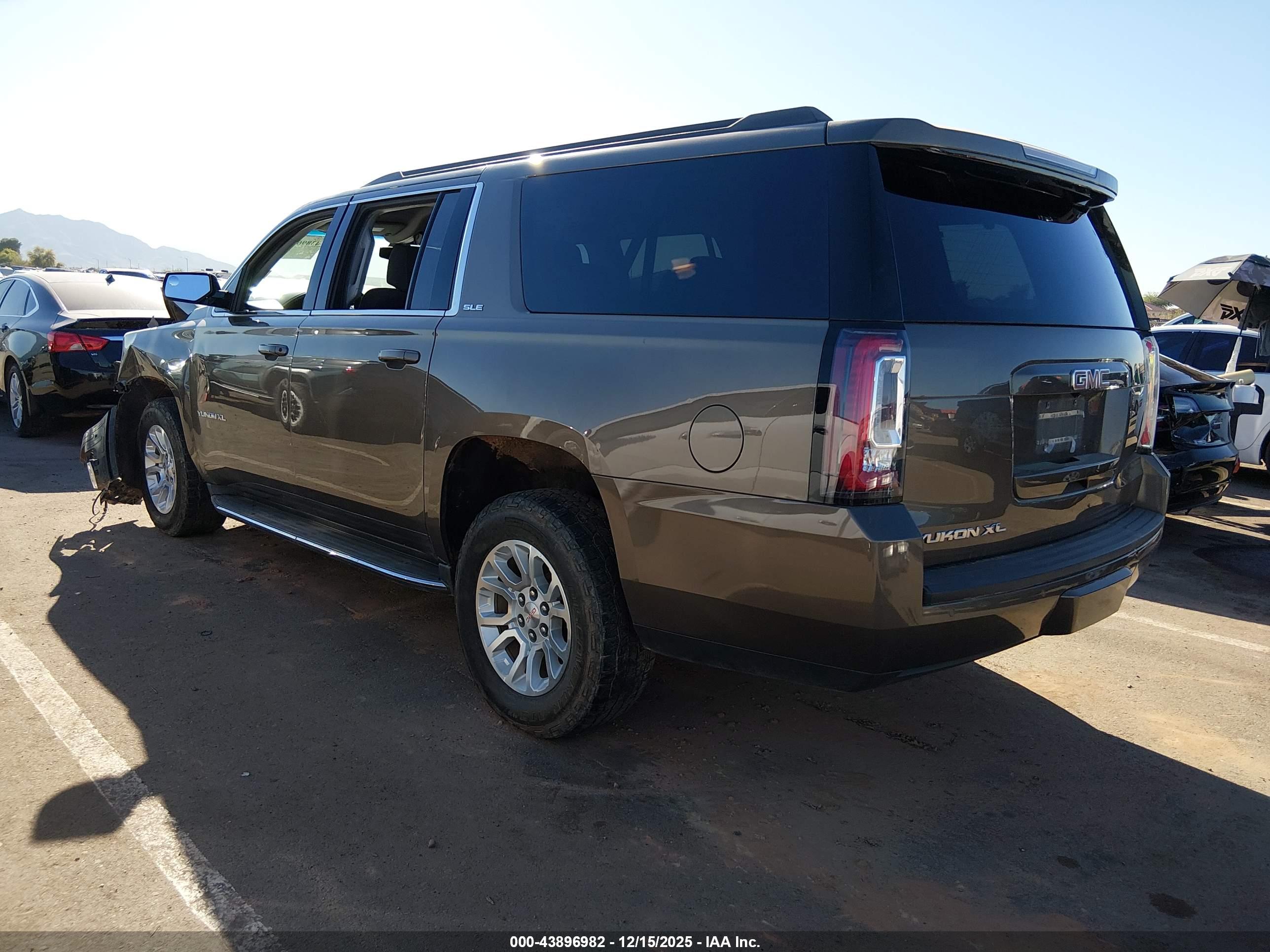 GMC YUKON image 3