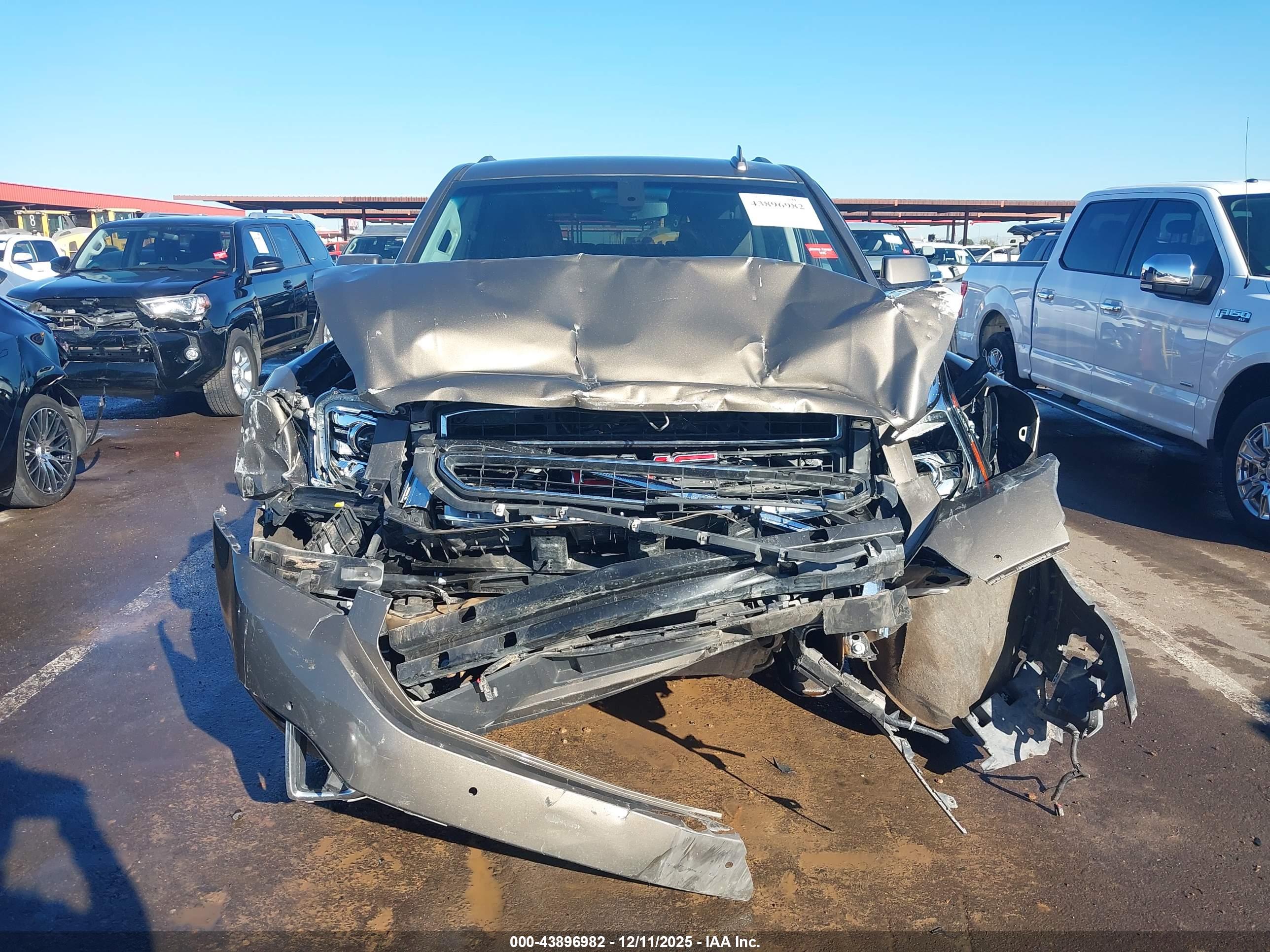 GMC YUKON image 6