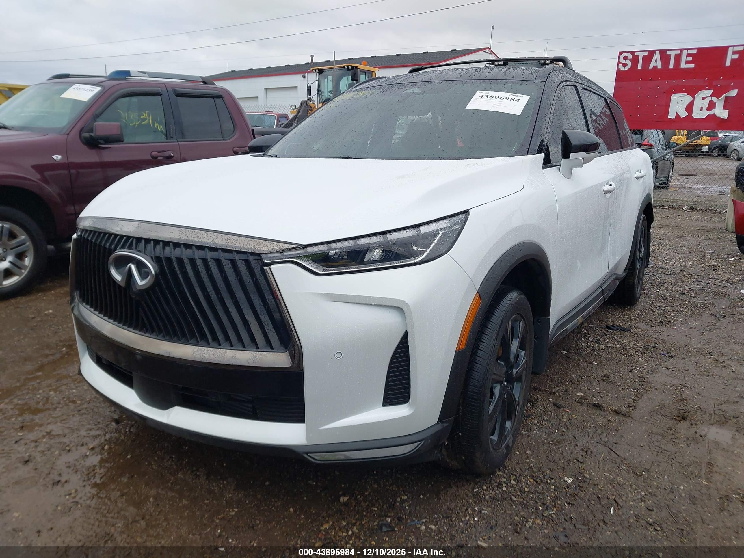INFINITI QX60 image 2