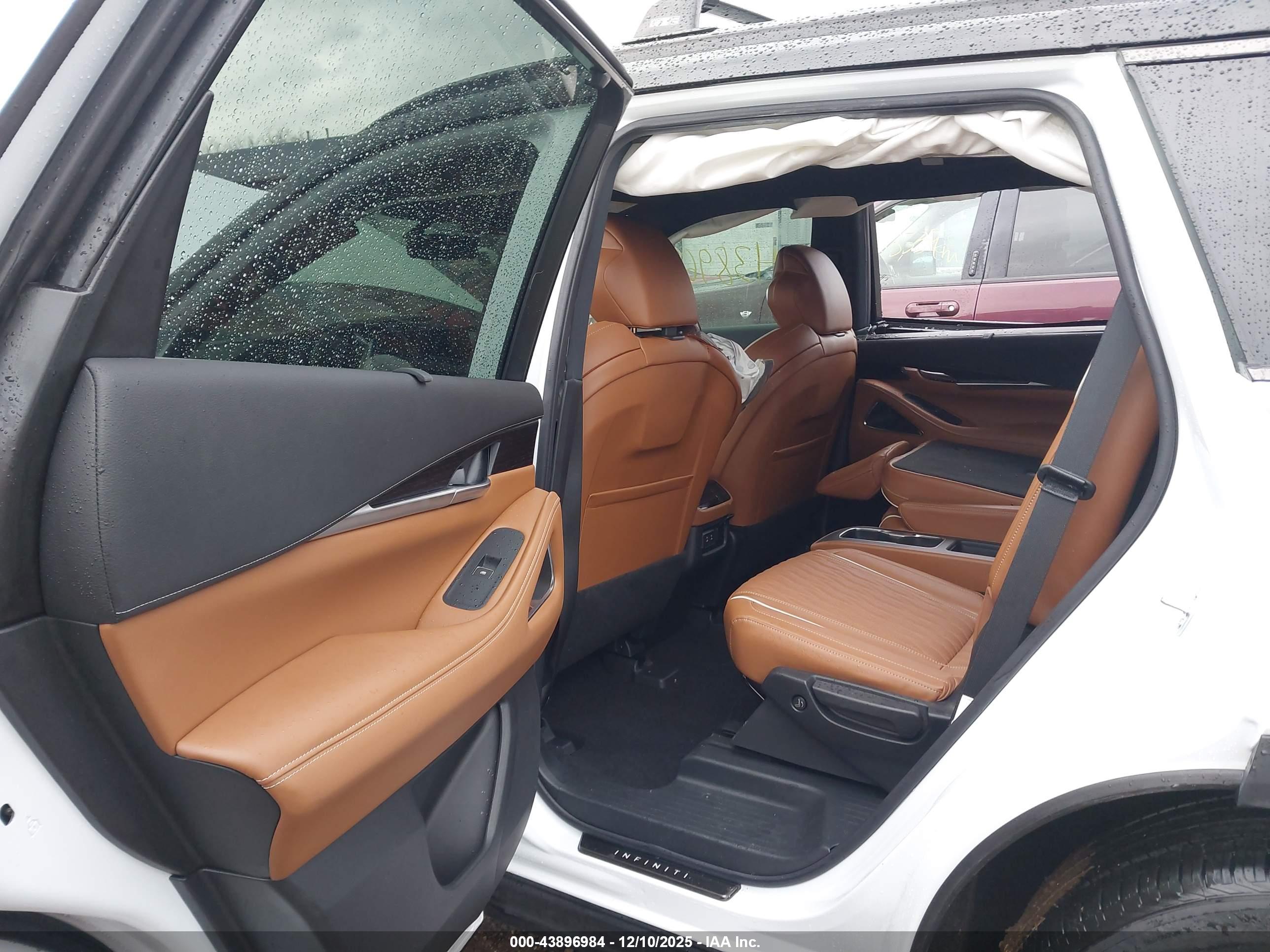 INFINITI QX60 image 8