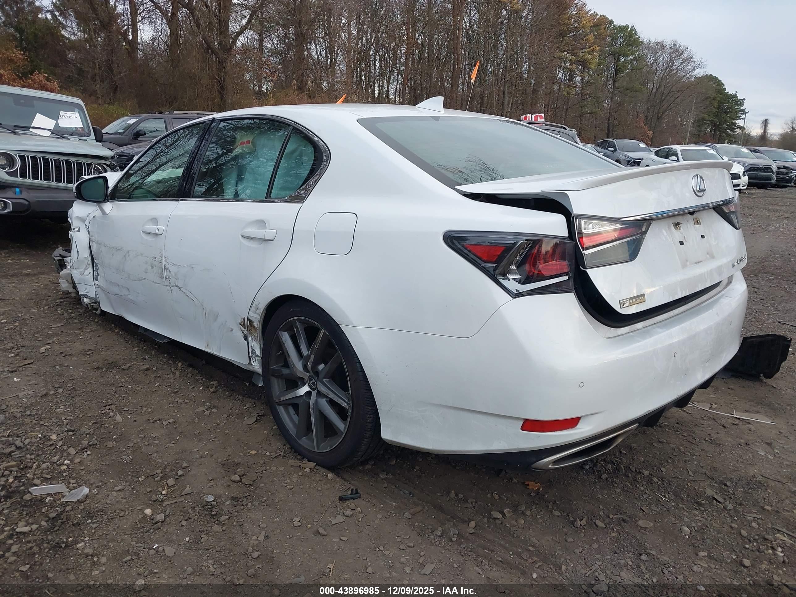 LEXUS GS image 3