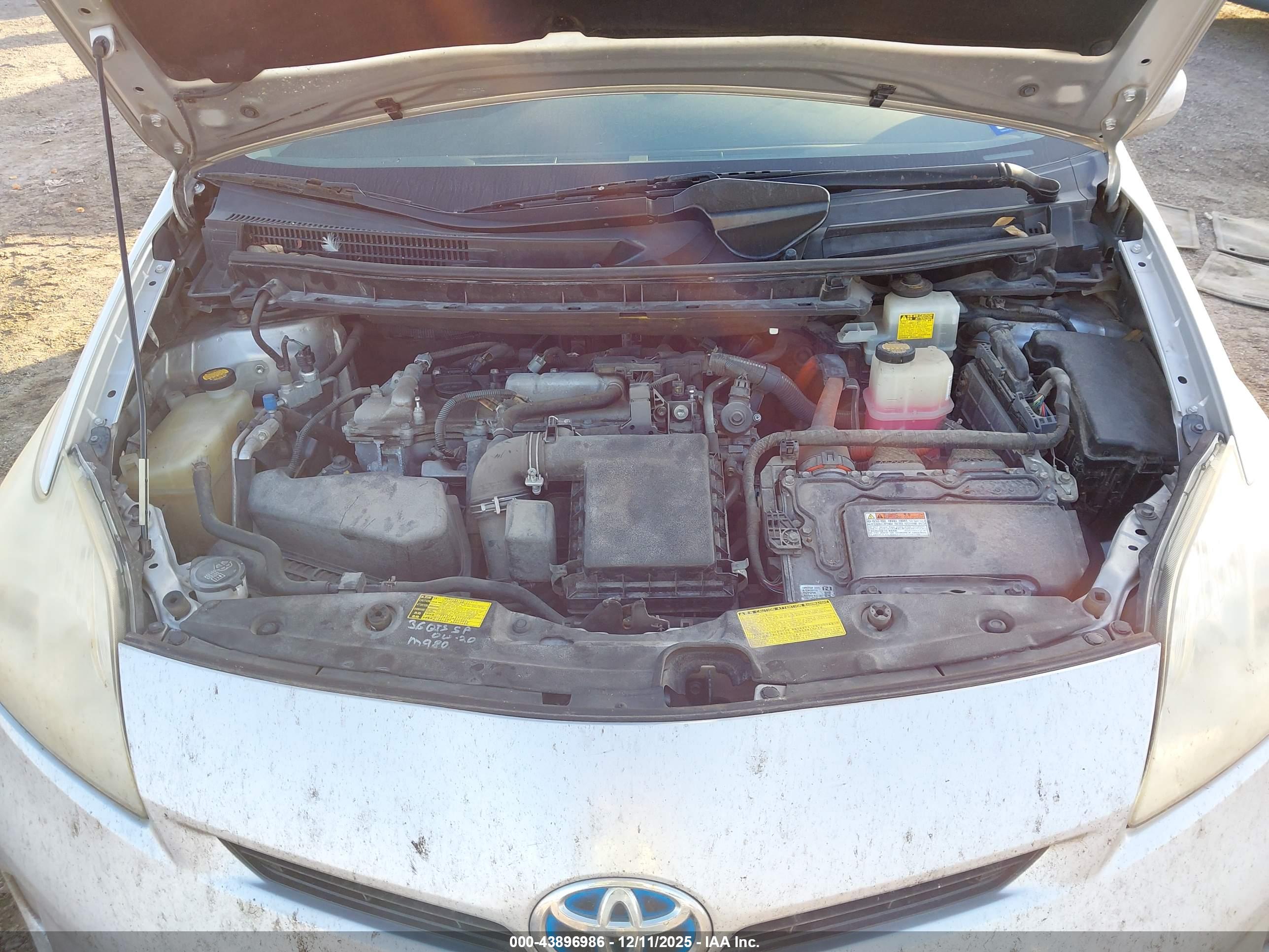 TOYOTA PRIUS image 10