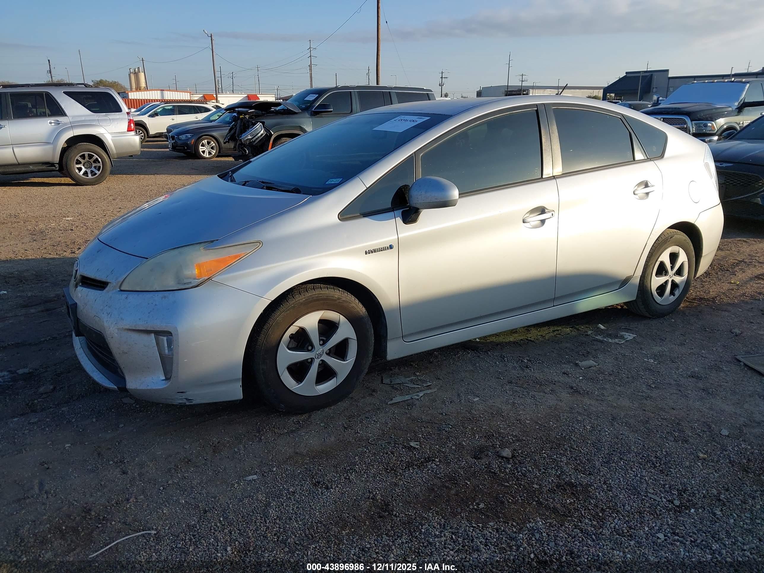 TOYOTA PRIUS image 2