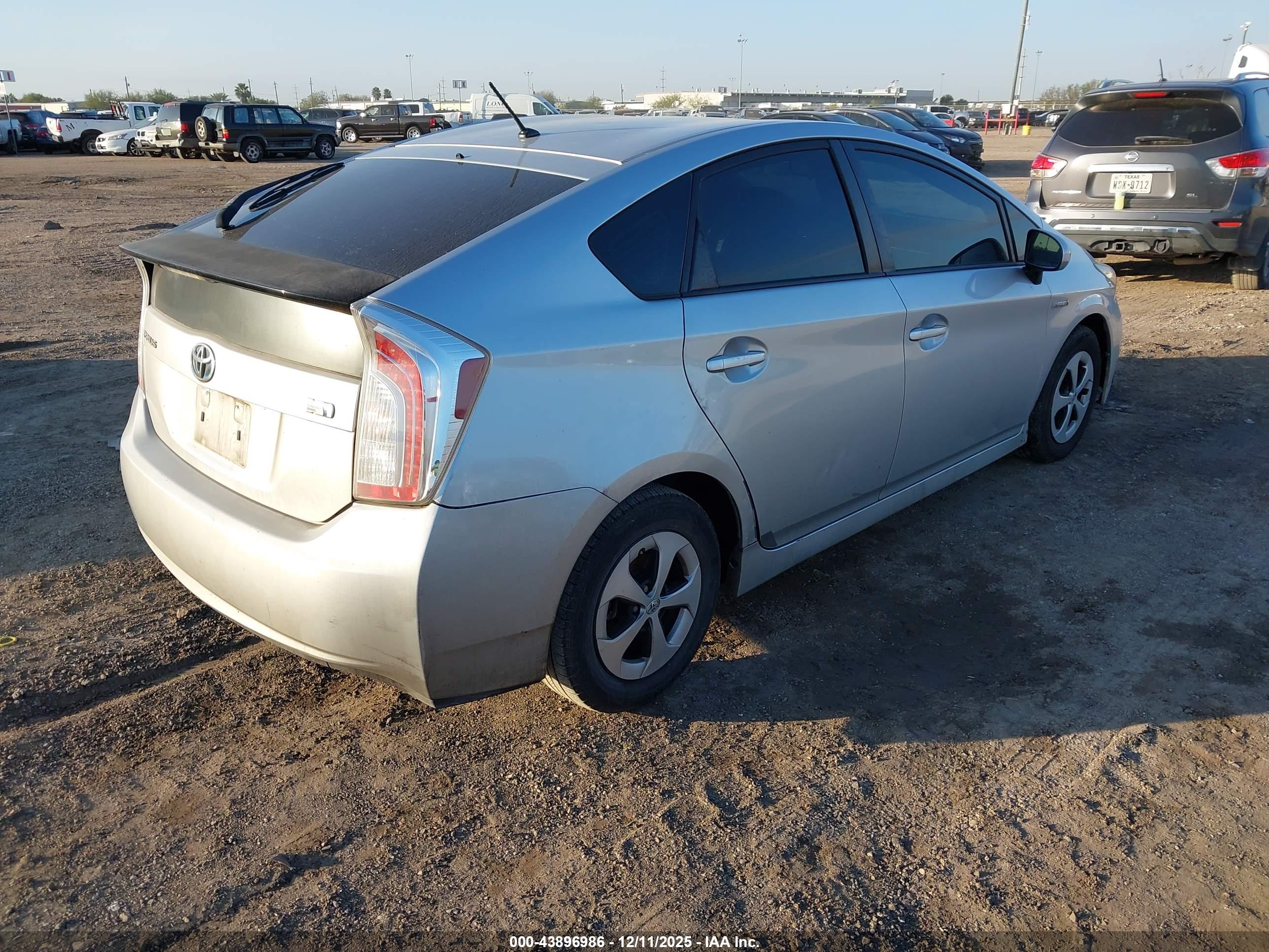 TOYOTA PRIUS image 4