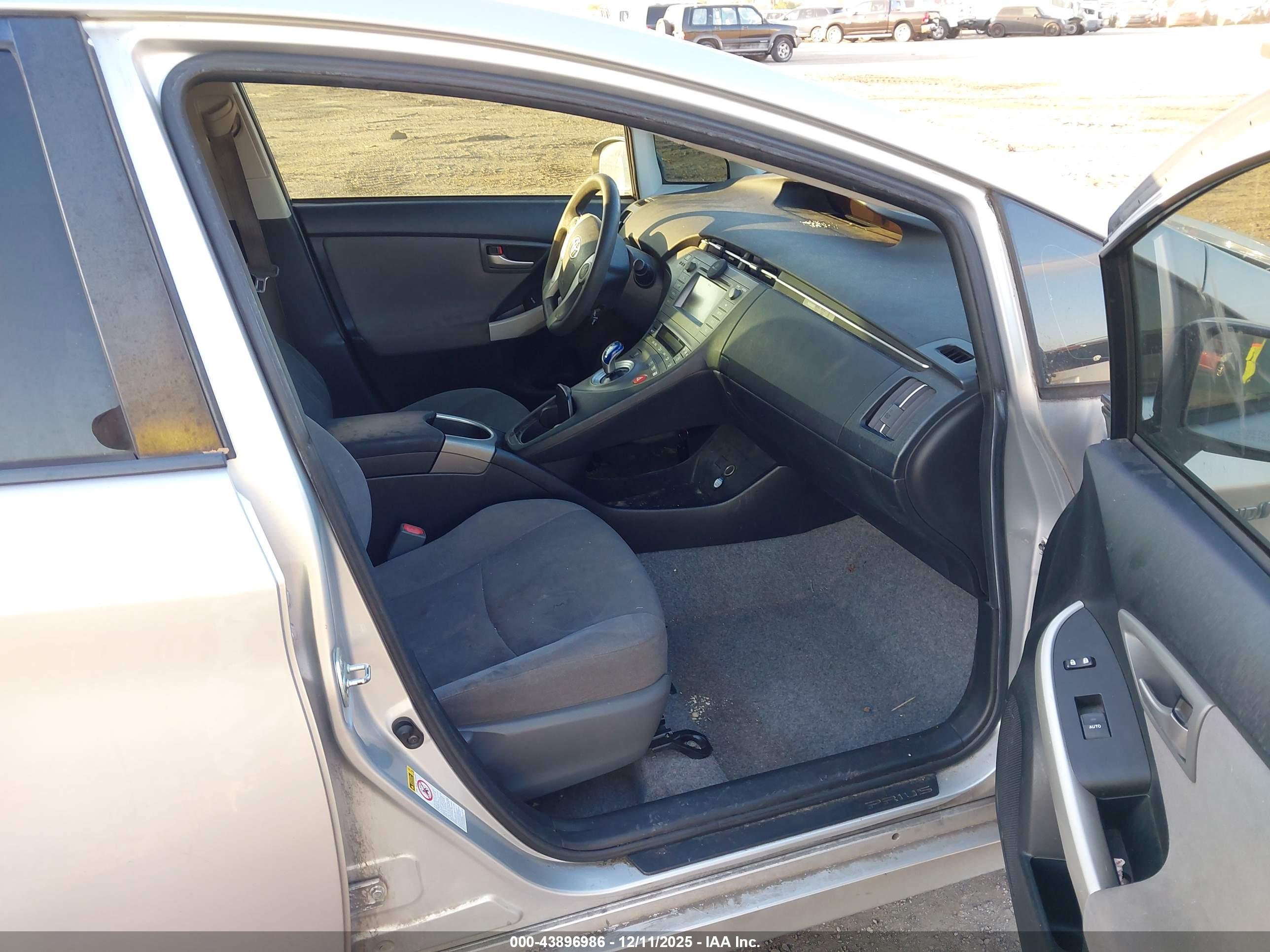 TOYOTA PRIUS image 5