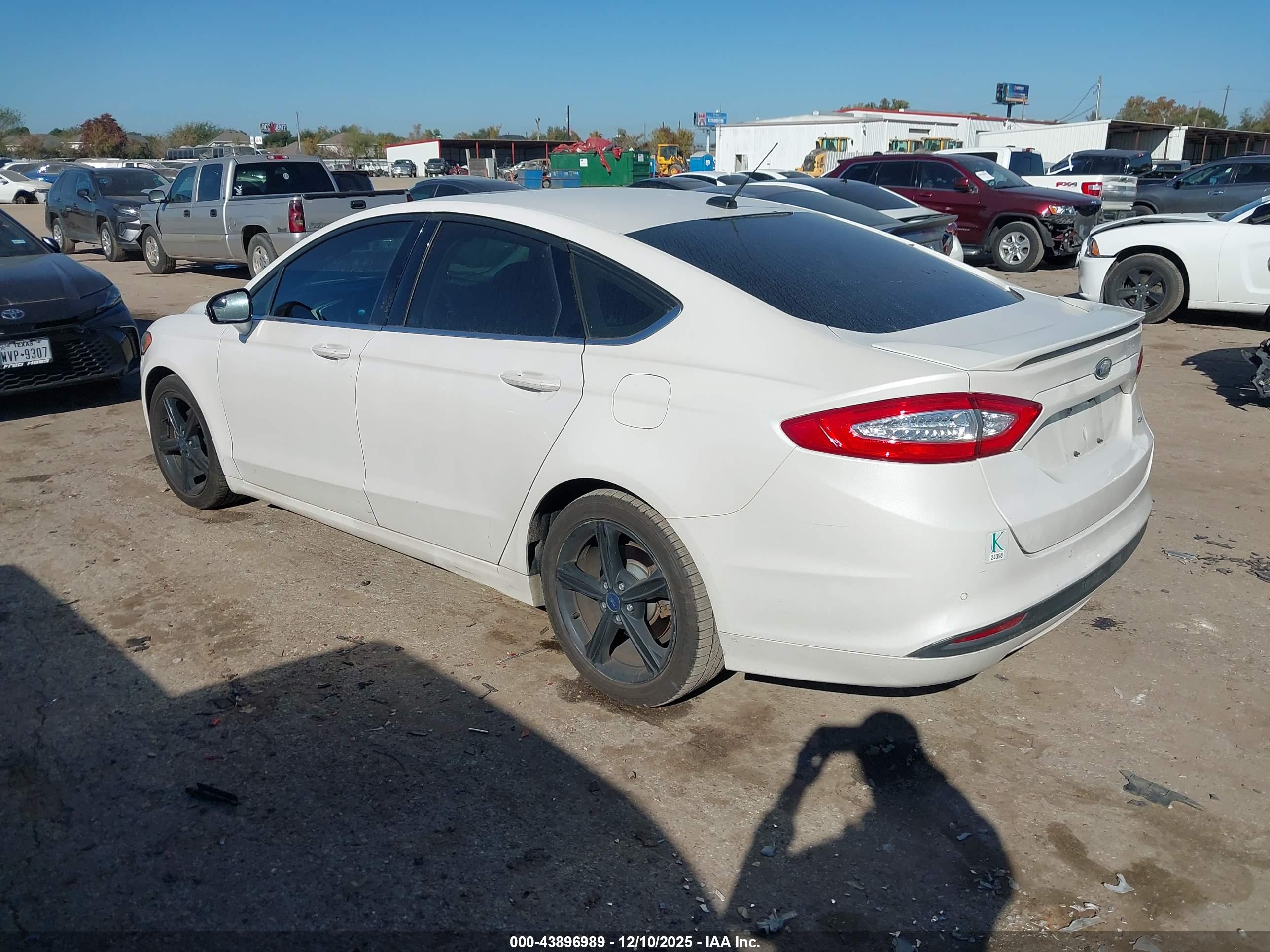 FORD FUSION image 3