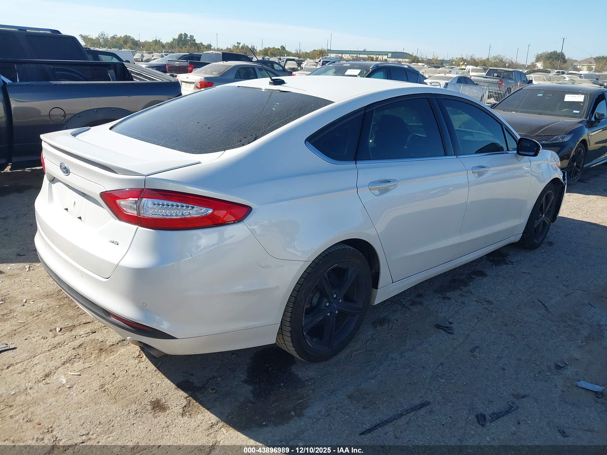 FORD FUSION image 4