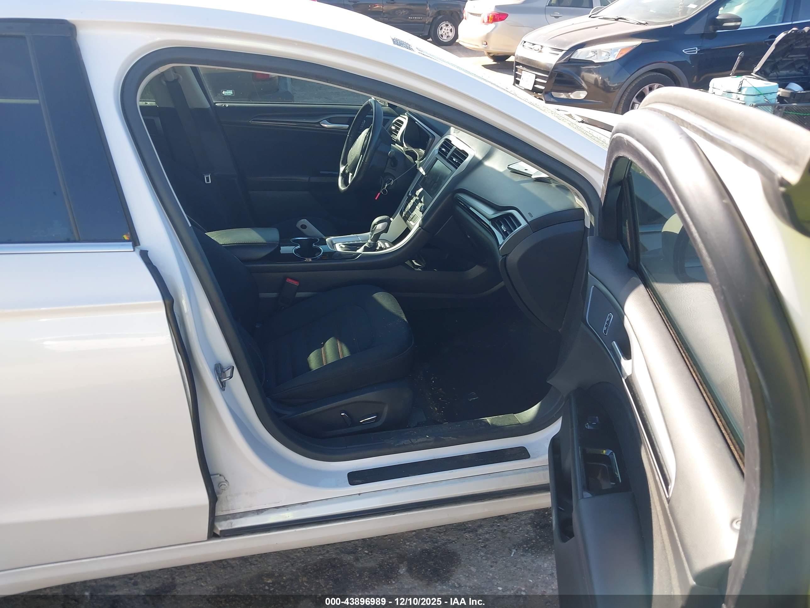 FORD FUSION image 5