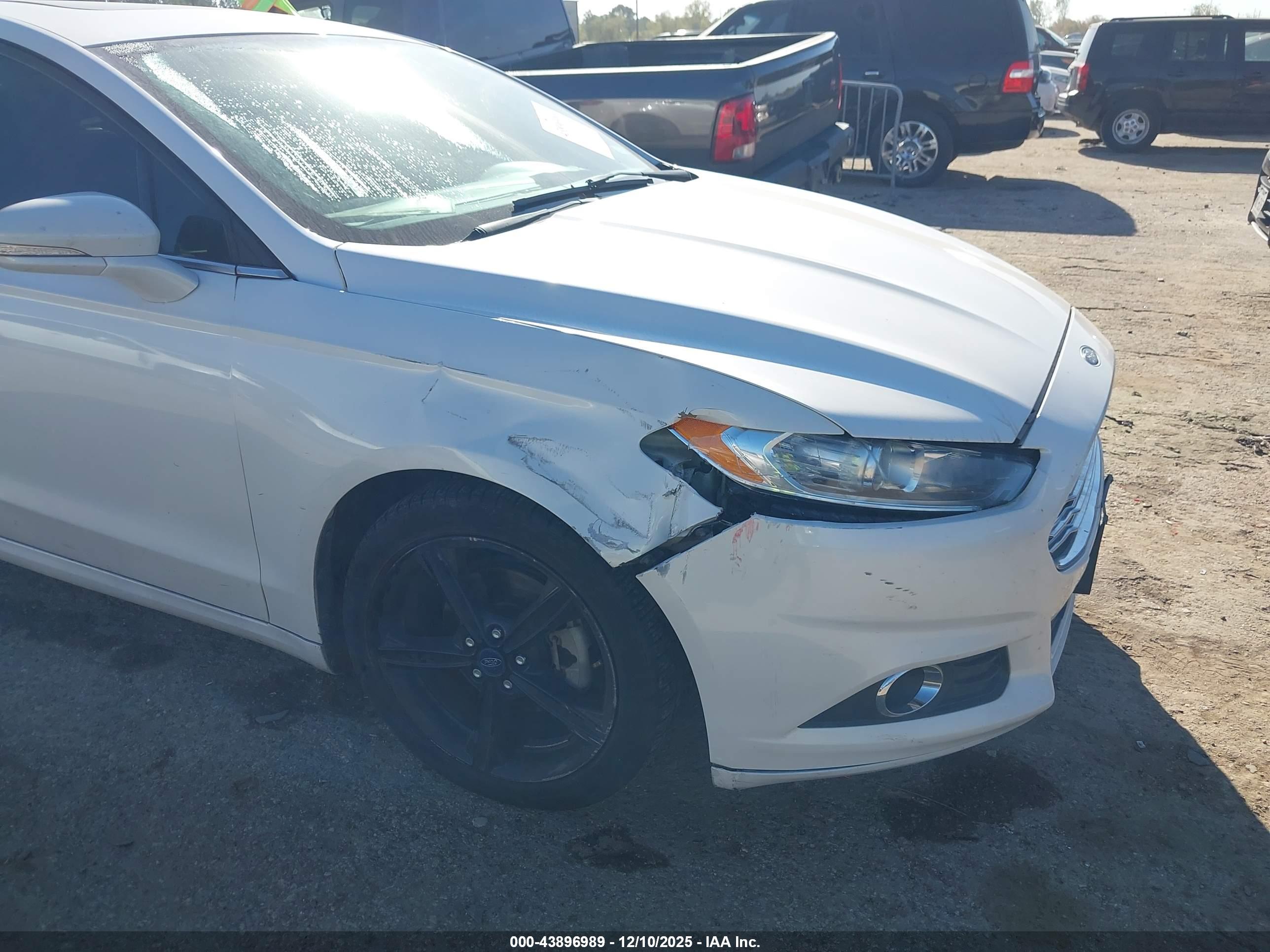 FORD FUSION image 6