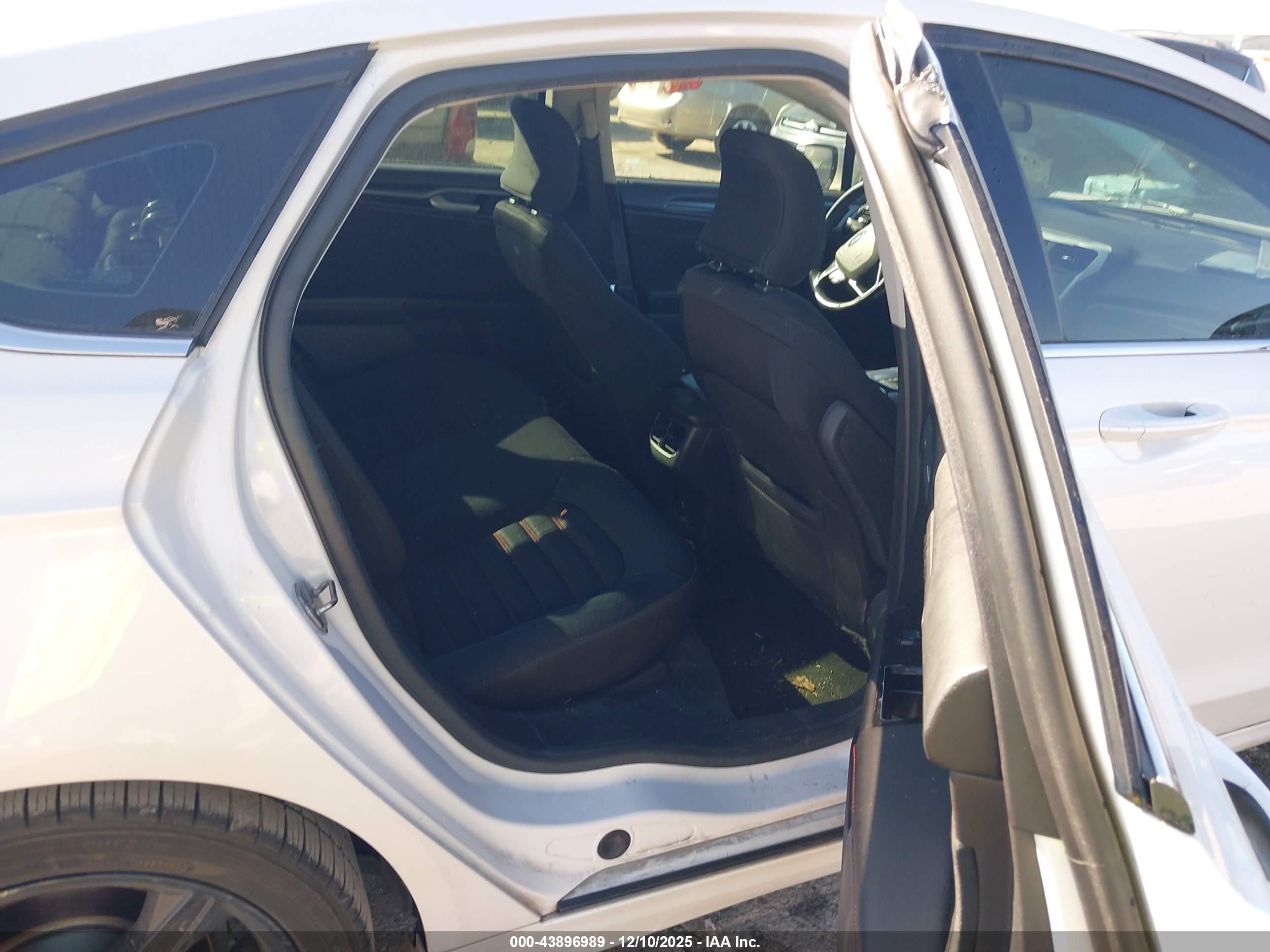 FORD FUSION image 8