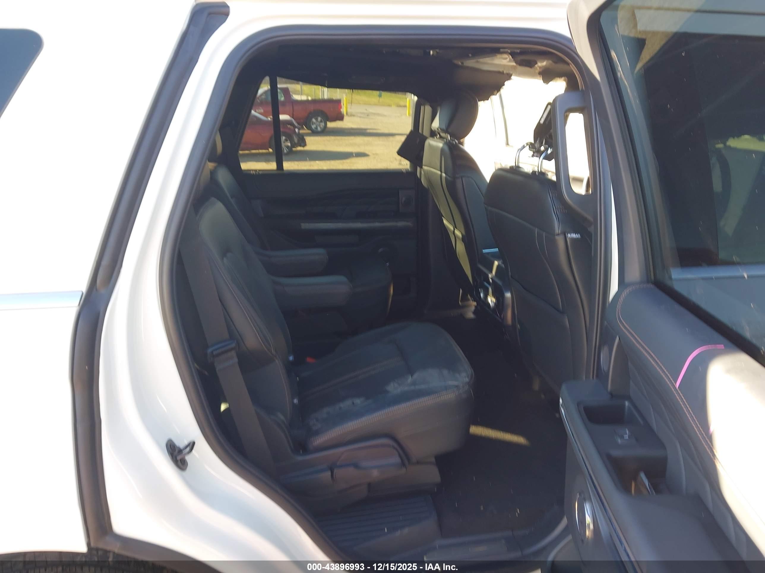 FORD EXPEDITION image 8