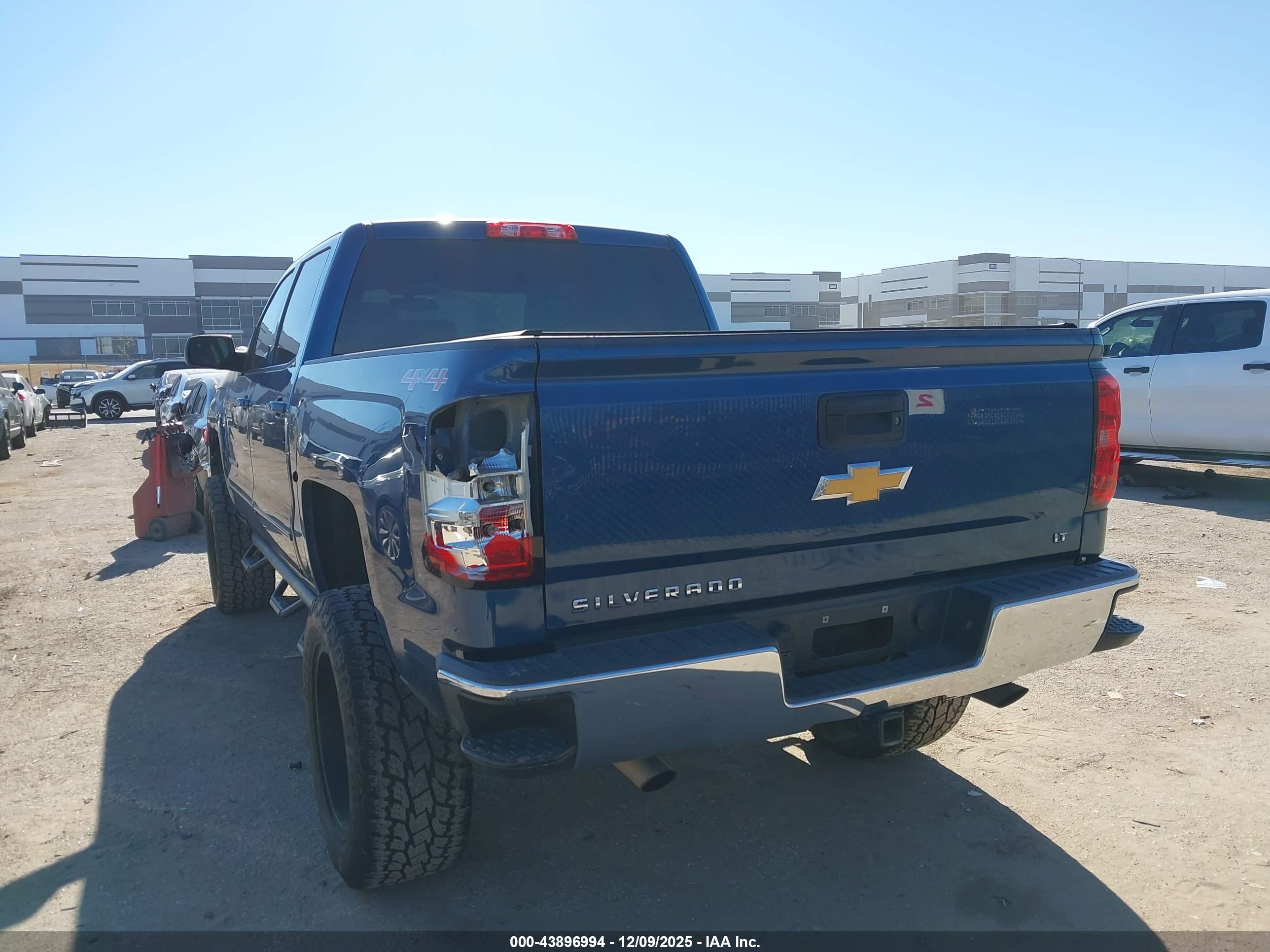 CHEVROLET SILVERADO image 3