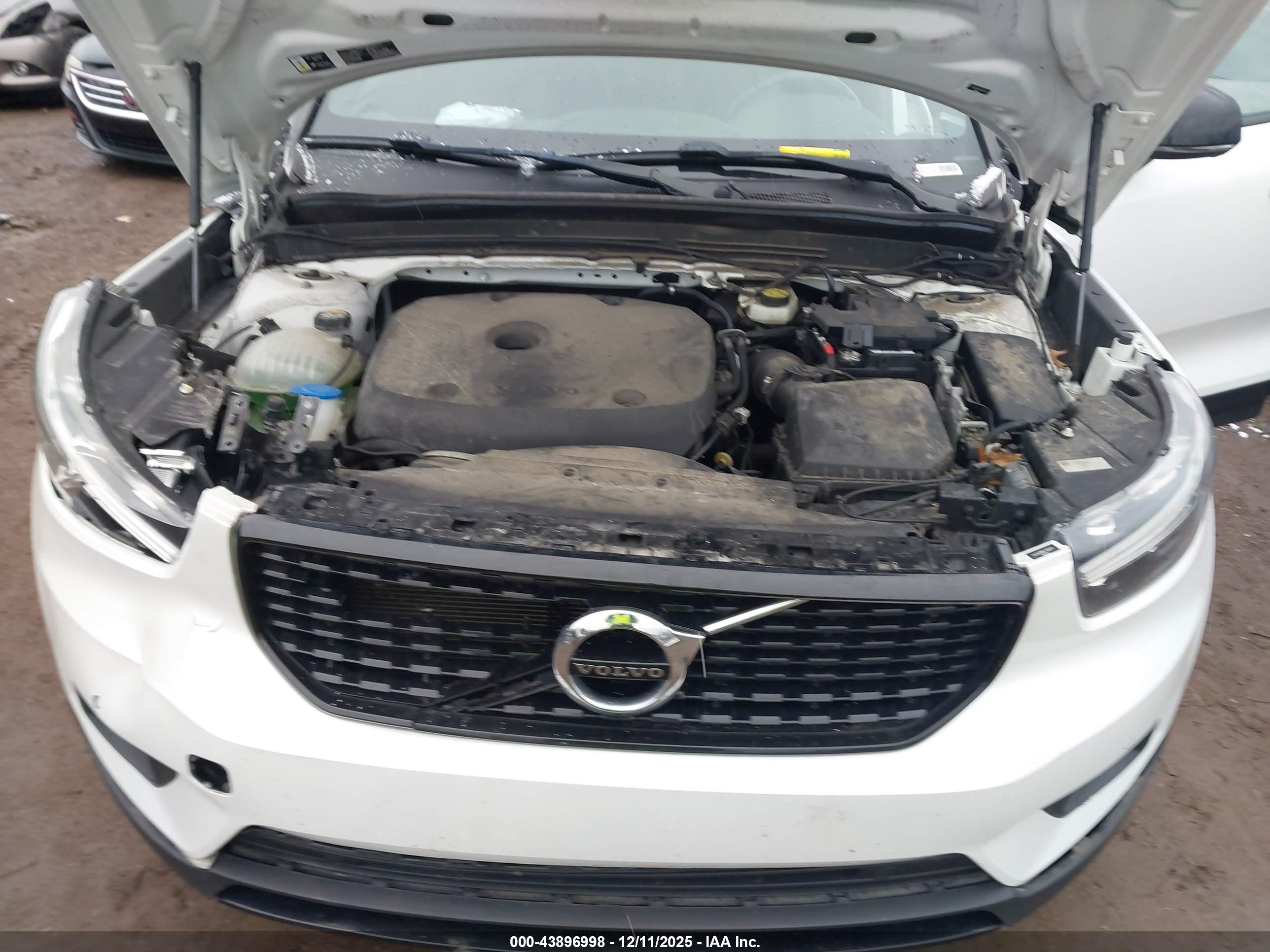 VOLVO XC40 image 10