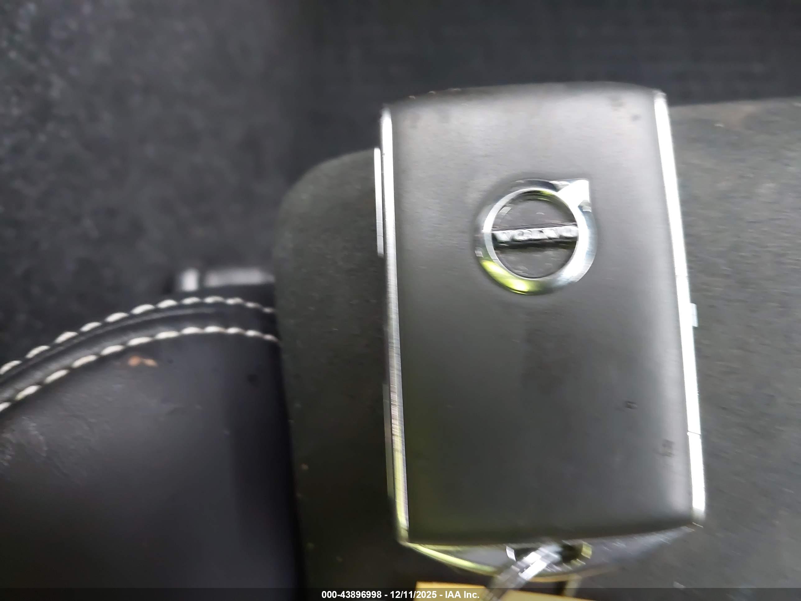 VOLVO XC40 image 11