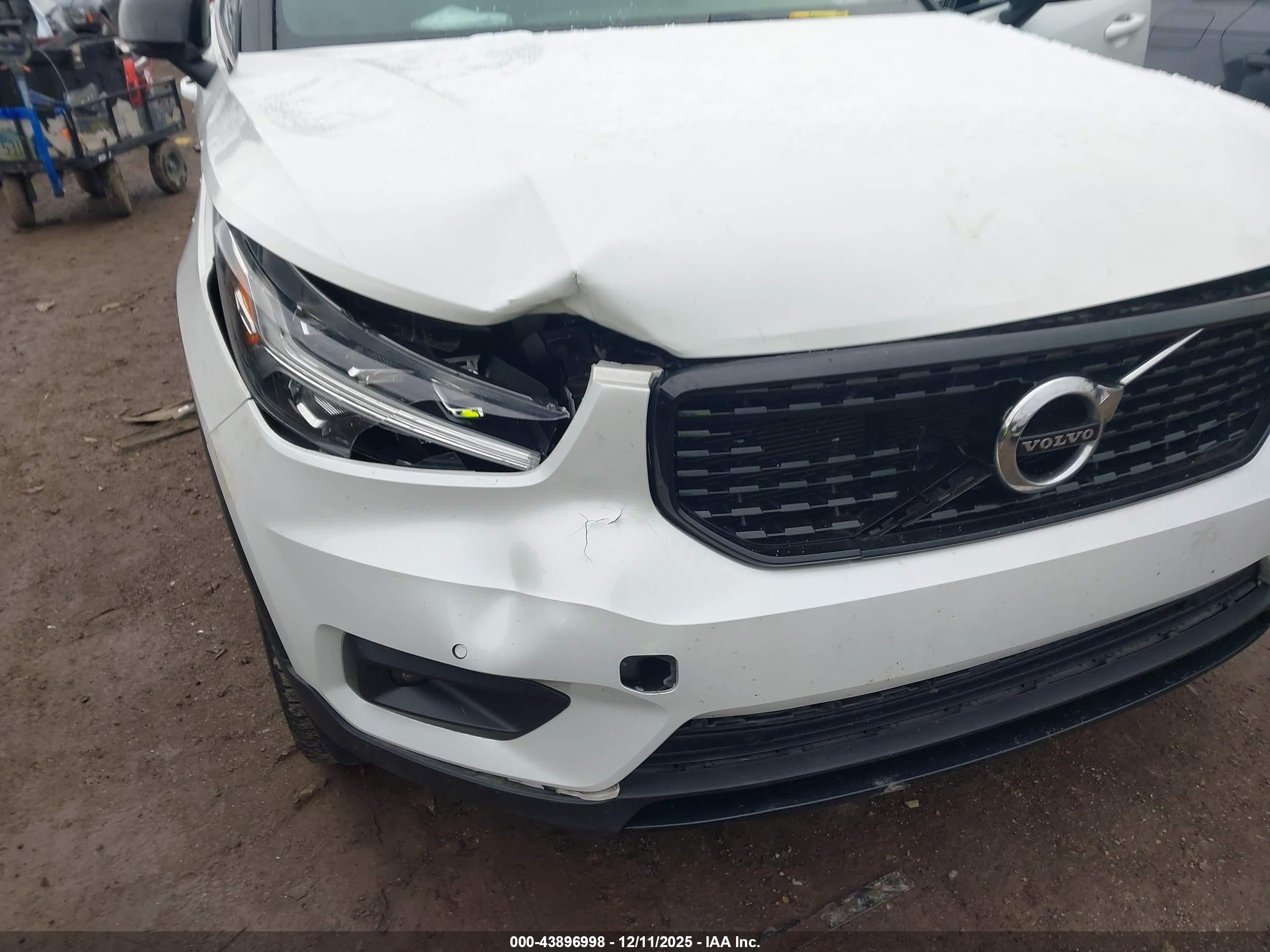 VOLVO XC40 image 6