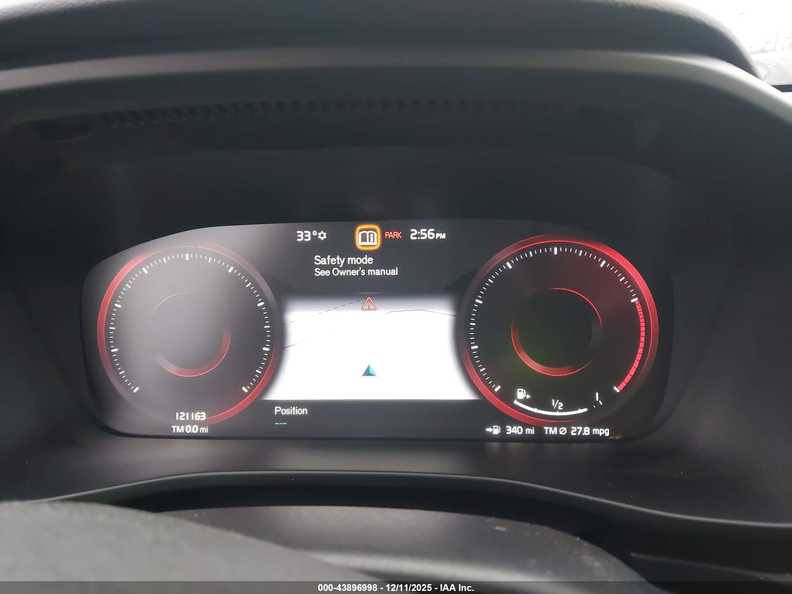 VOLVO XC40 image 7