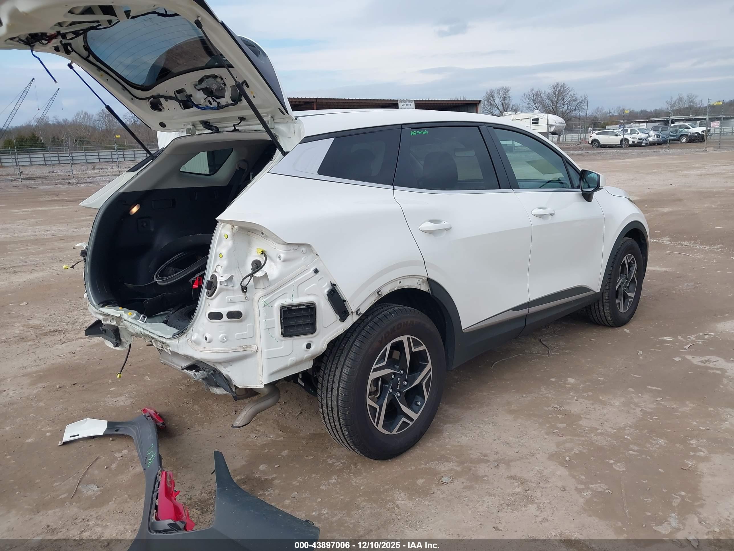 KIA SPORTAGE image 4