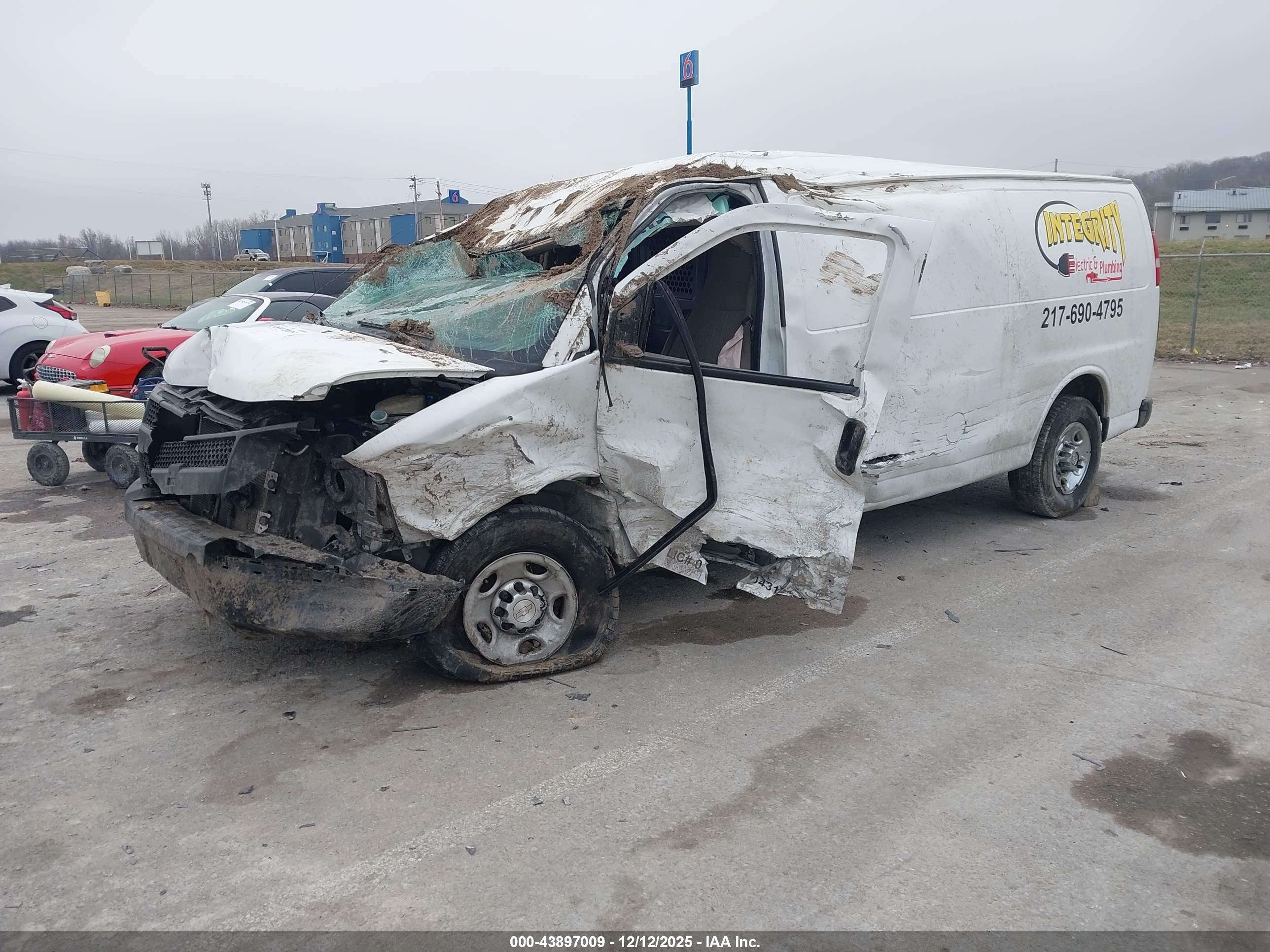 CHEVROLET EXPRESS image 2