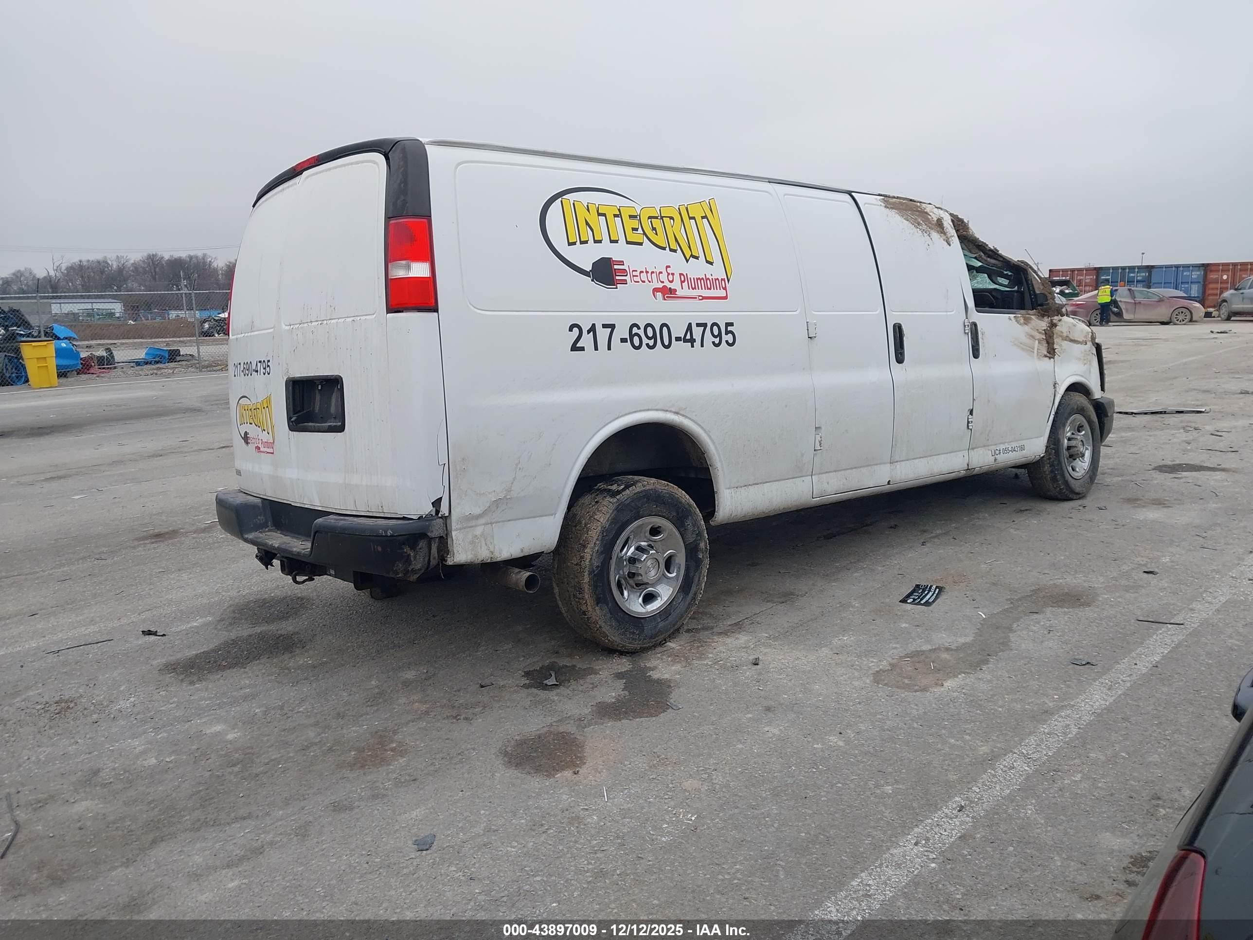 CHEVROLET EXPRESS image 4