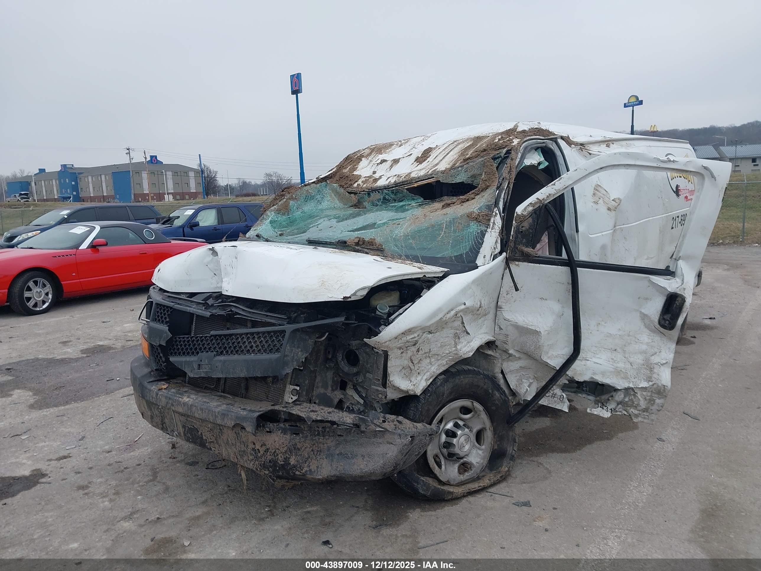 CHEVROLET EXPRESS image 6