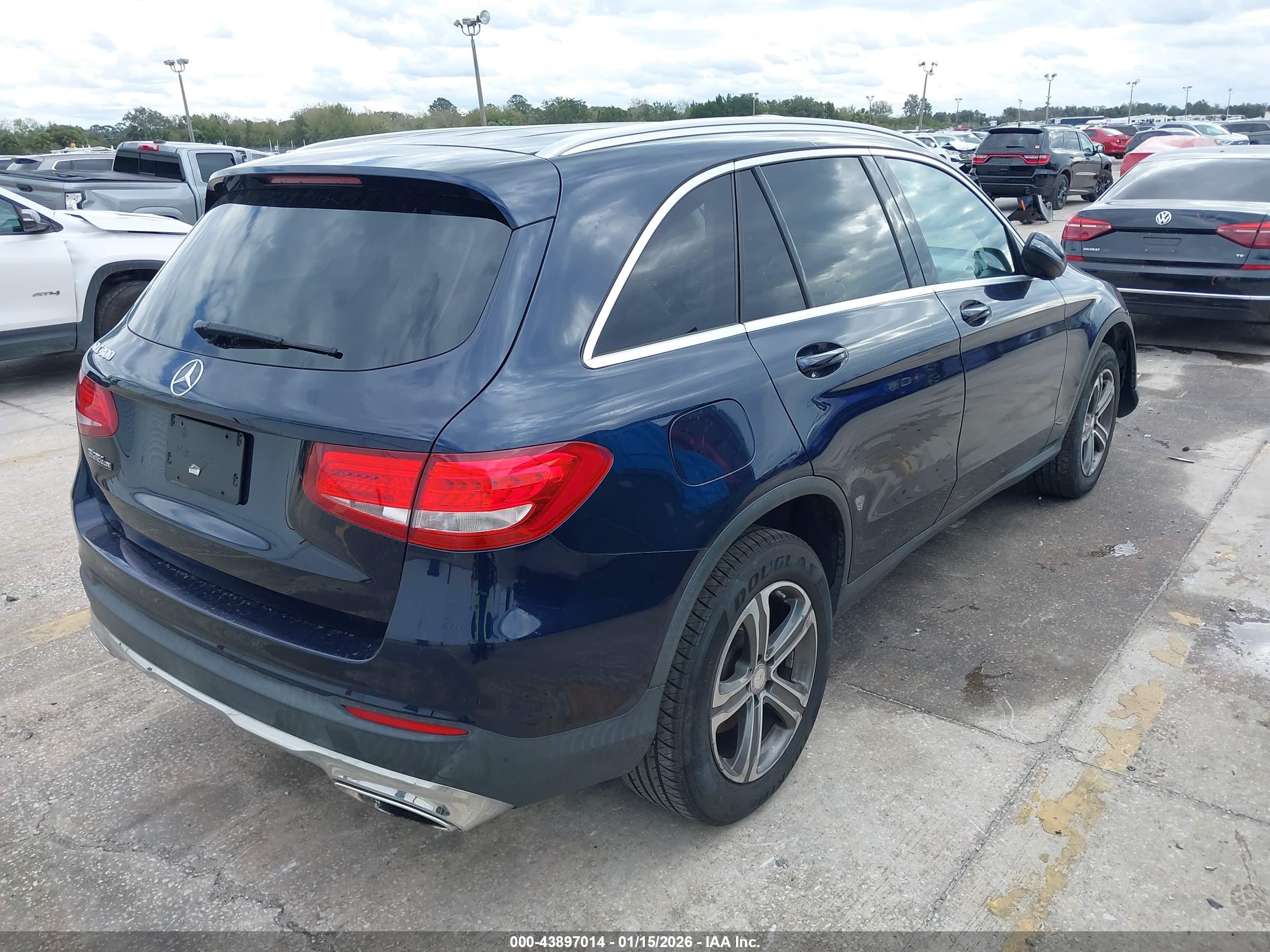 MERCEDES-BENZ GLC image 4