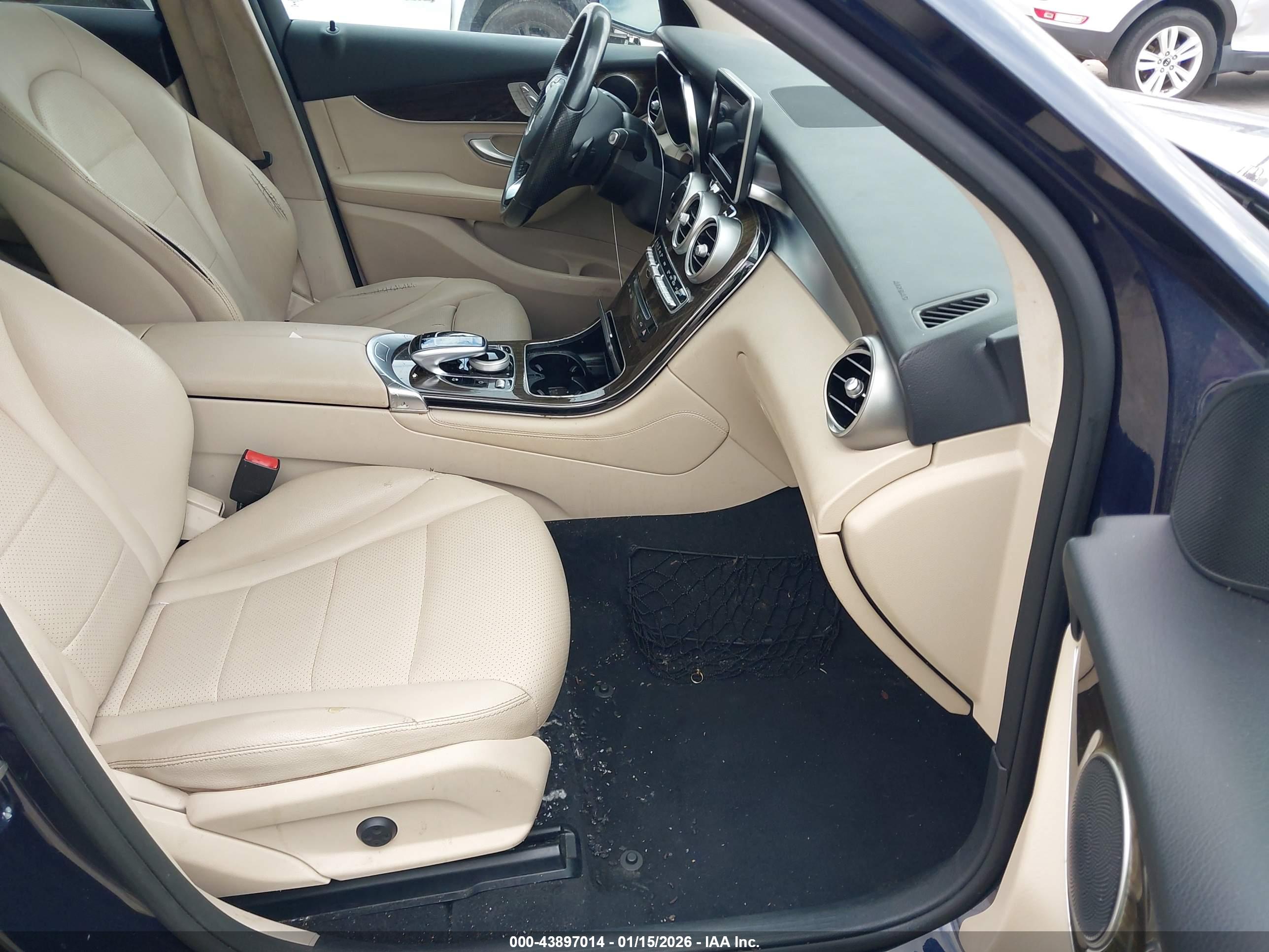 MERCEDES-BENZ GLC image 5