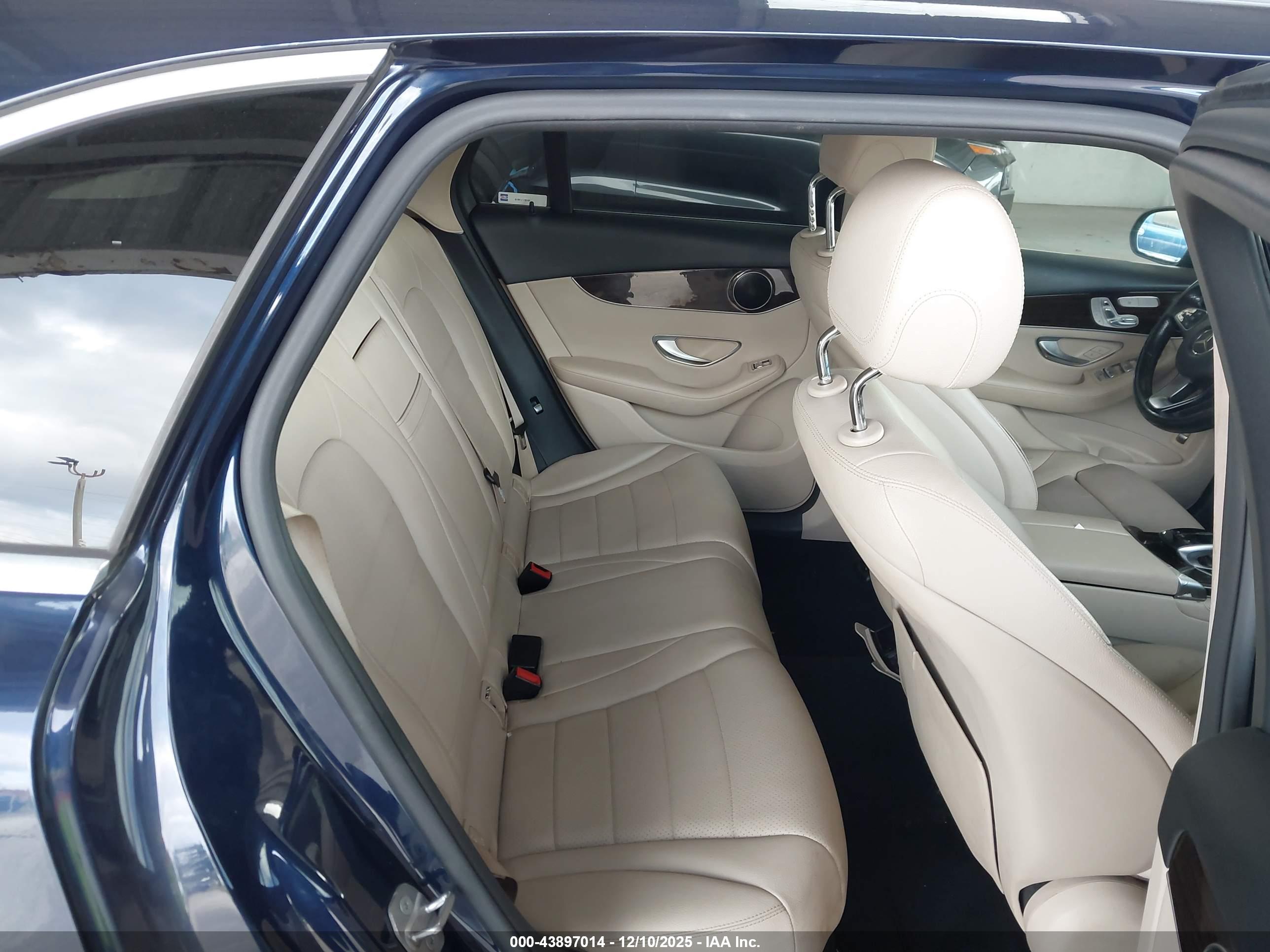 MERCEDES-BENZ GLC image 8
