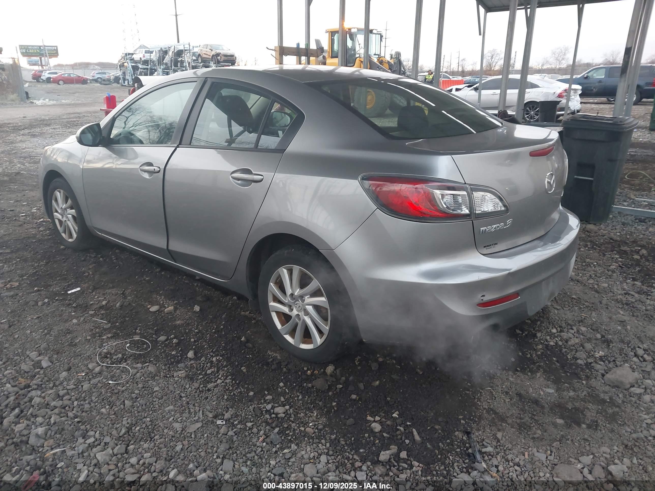 MAZDA MAZDA3 image 3
