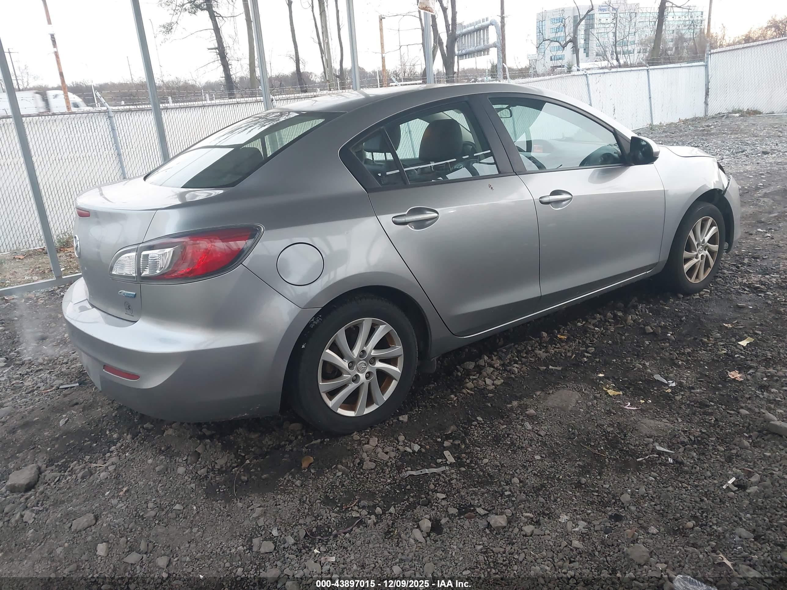 MAZDA MAZDA3 image 4