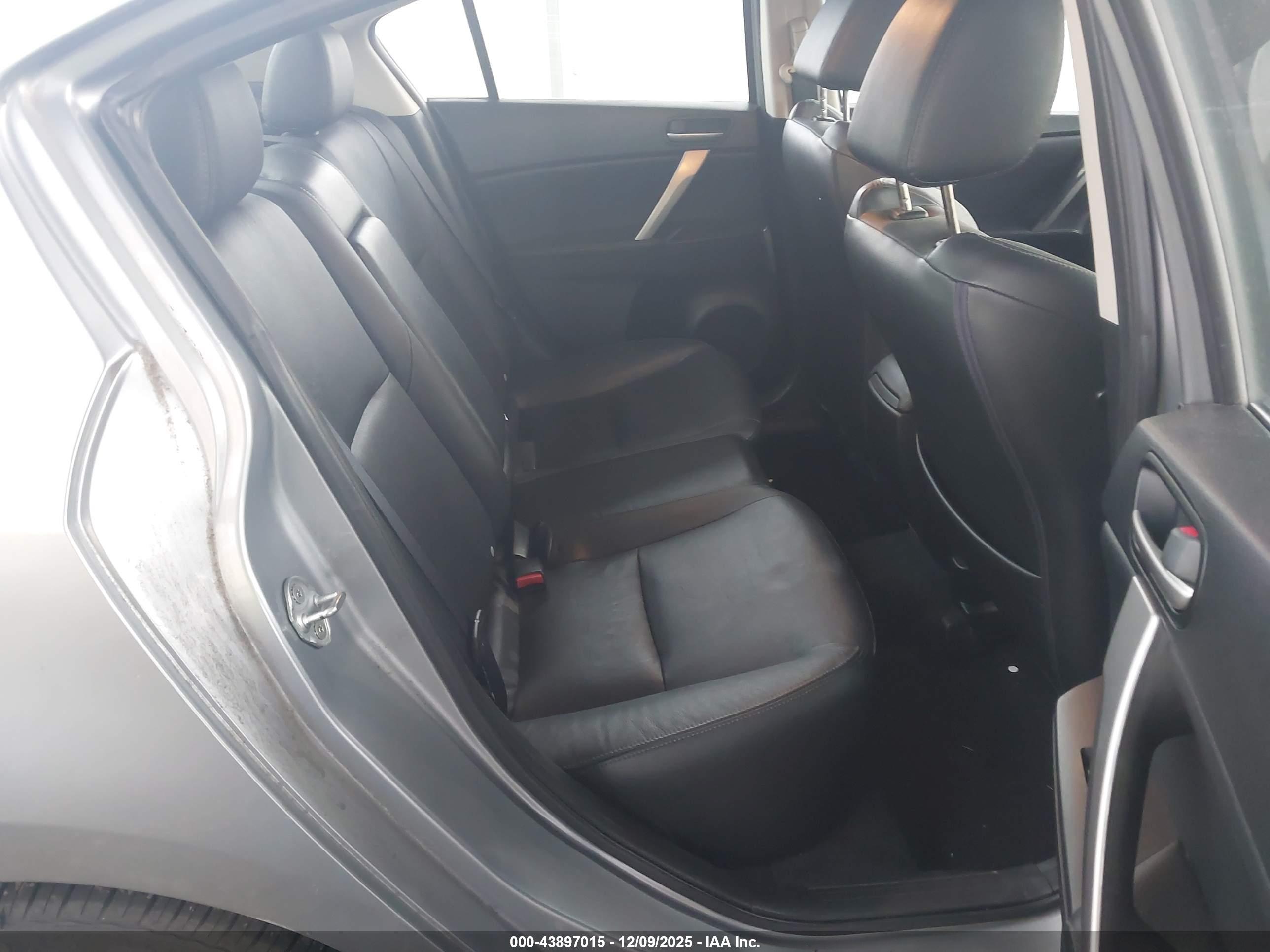 MAZDA MAZDA3 image 8