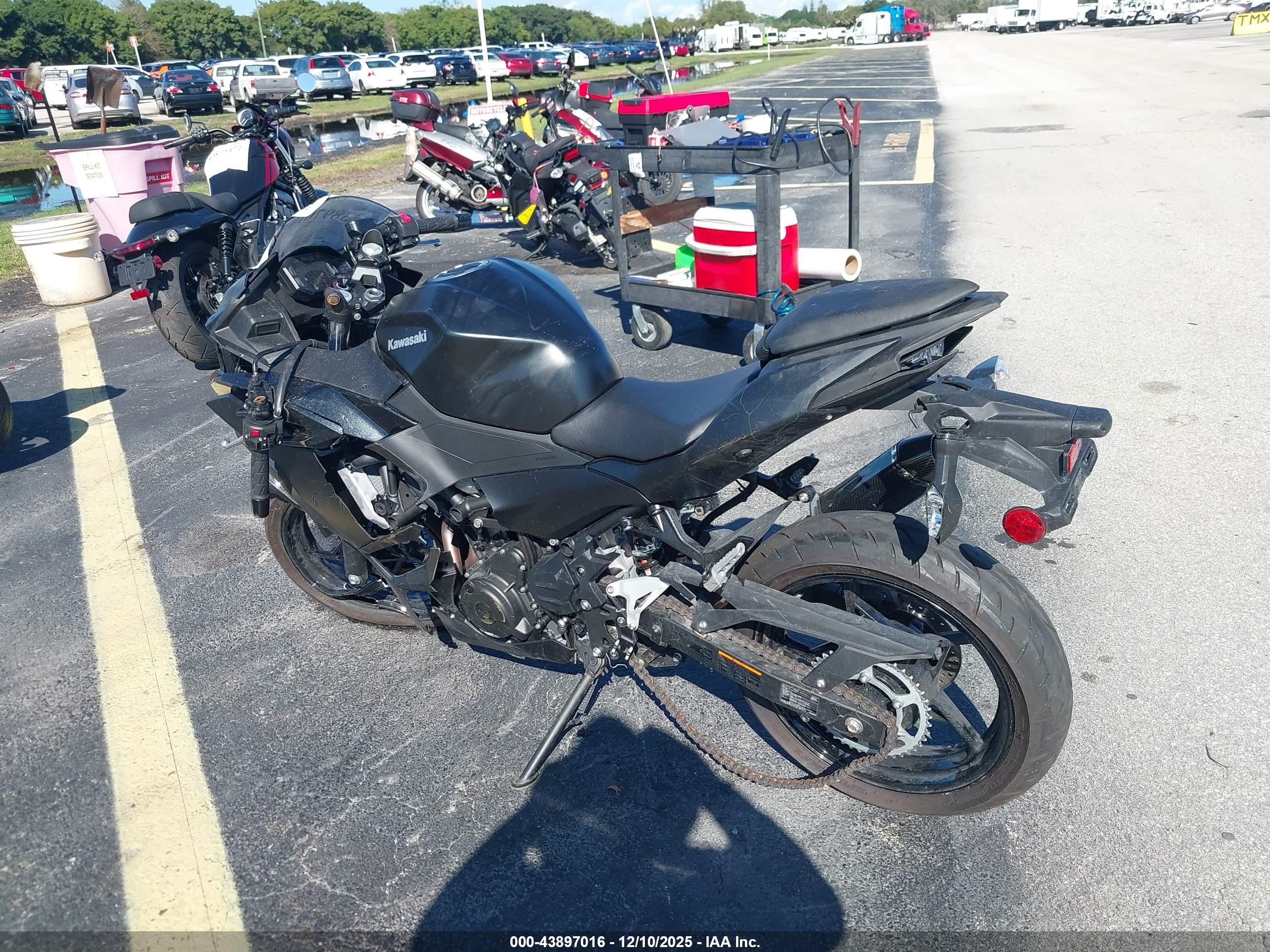KAWASAKI EX500 image 3