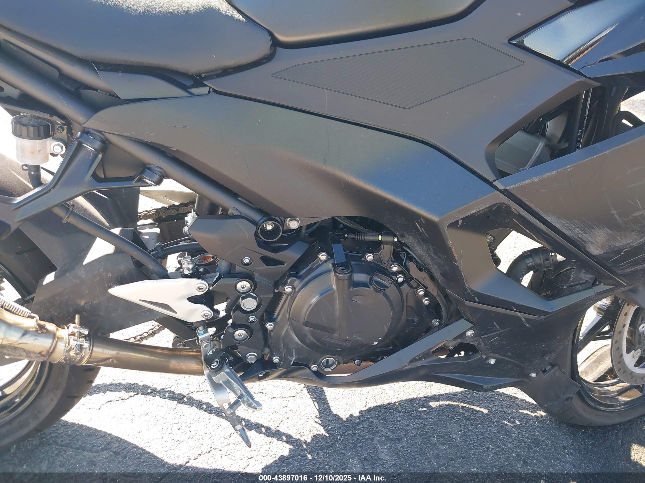 KAWASAKI EX500 image 8