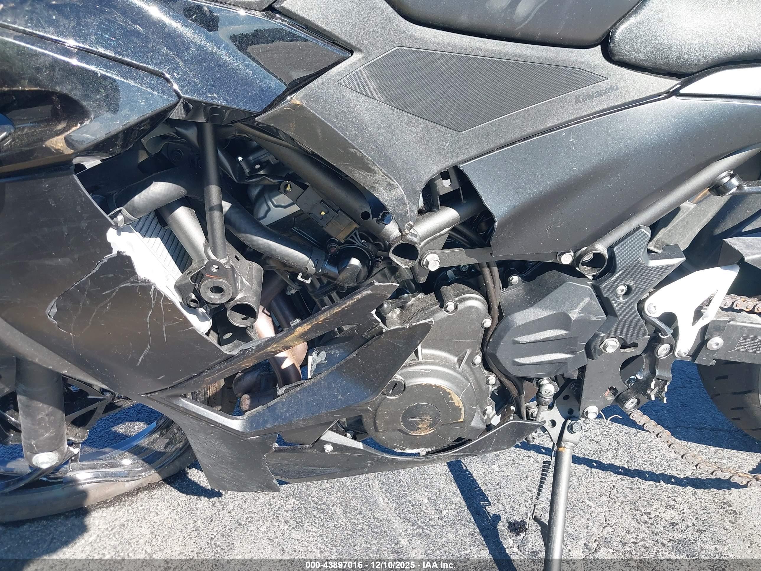 KAWASAKI EX500 image 9