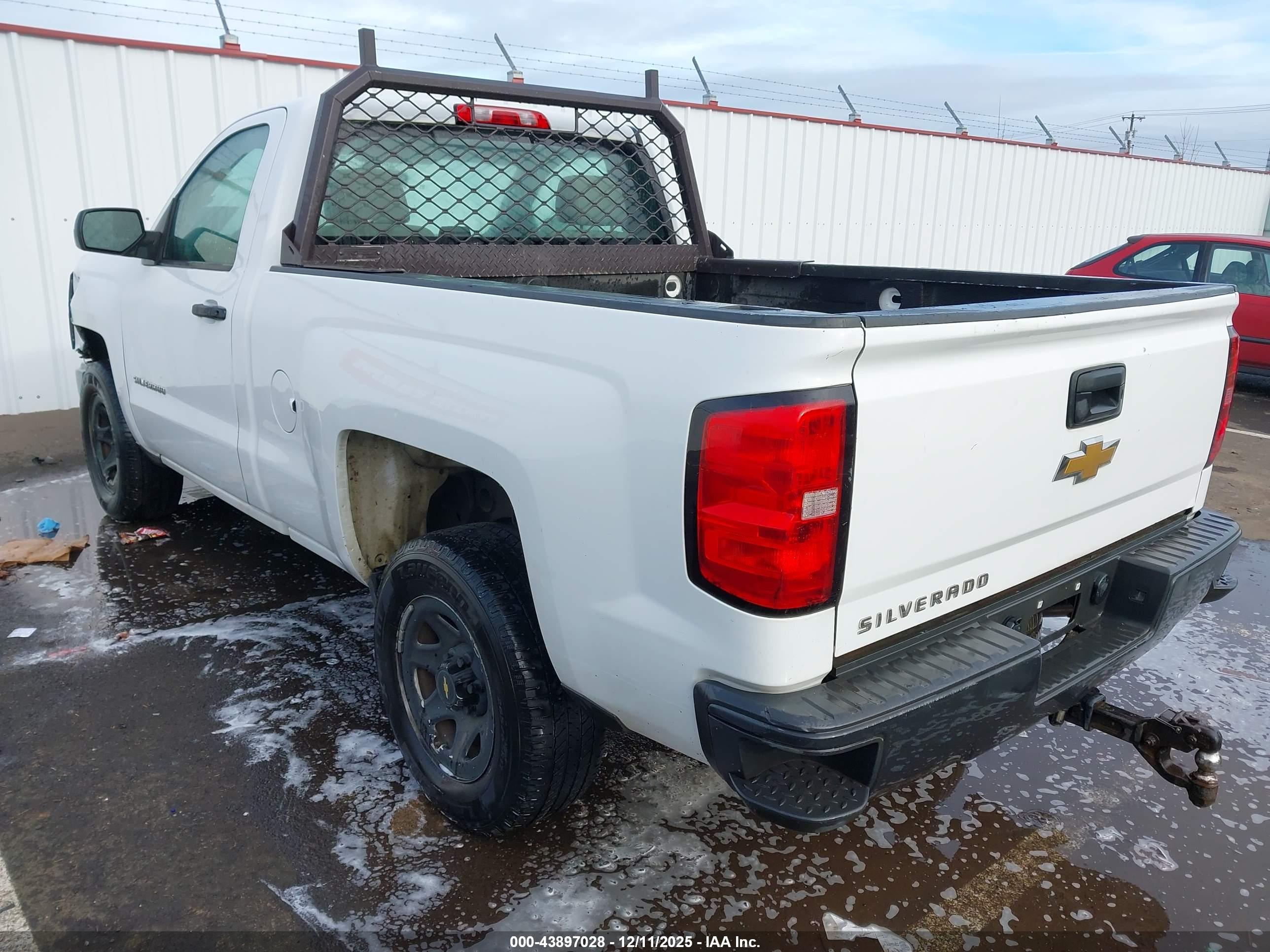 CHEVROLET SILVERADO image 3