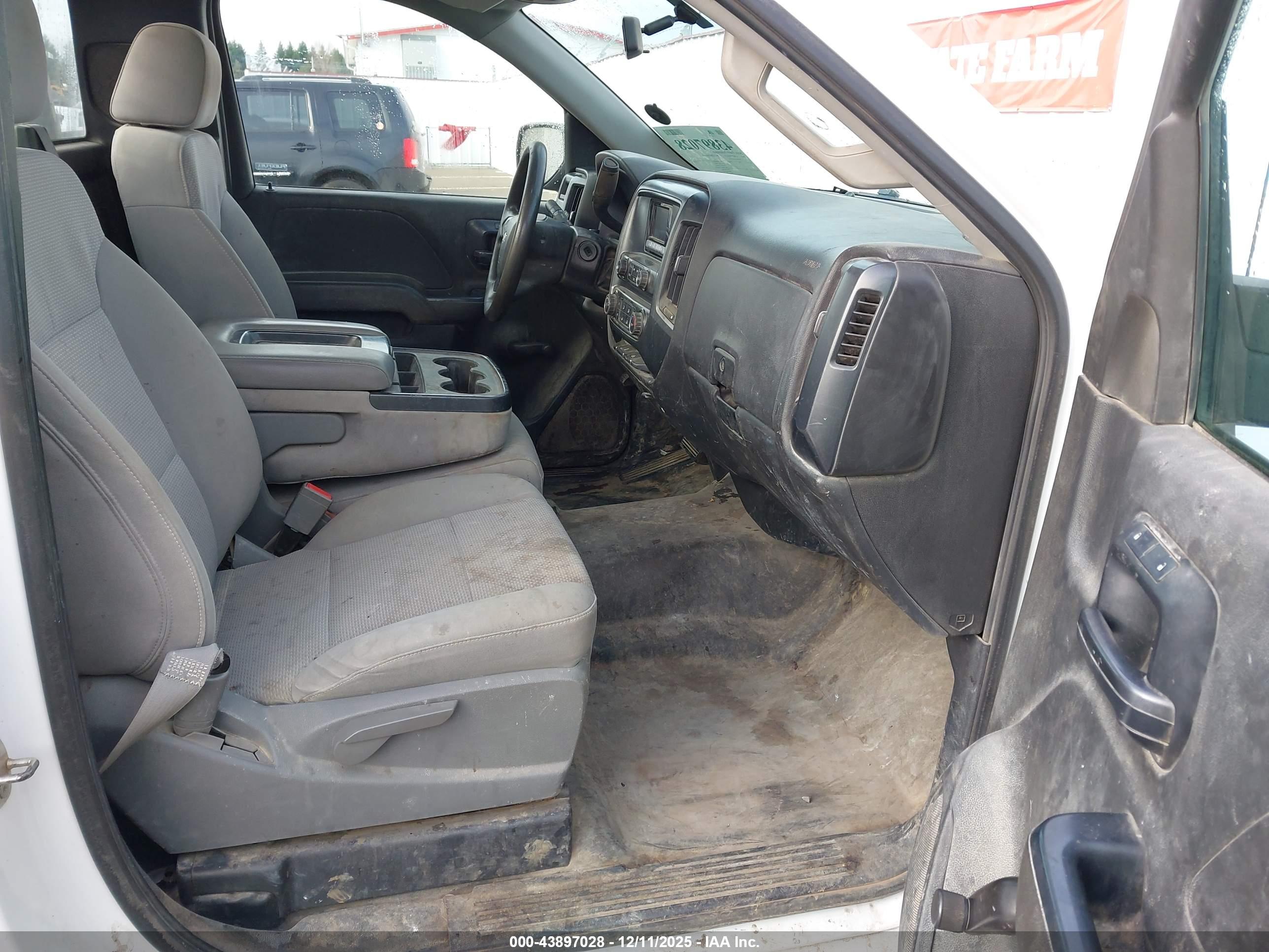 CHEVROLET SILVERADO image 5