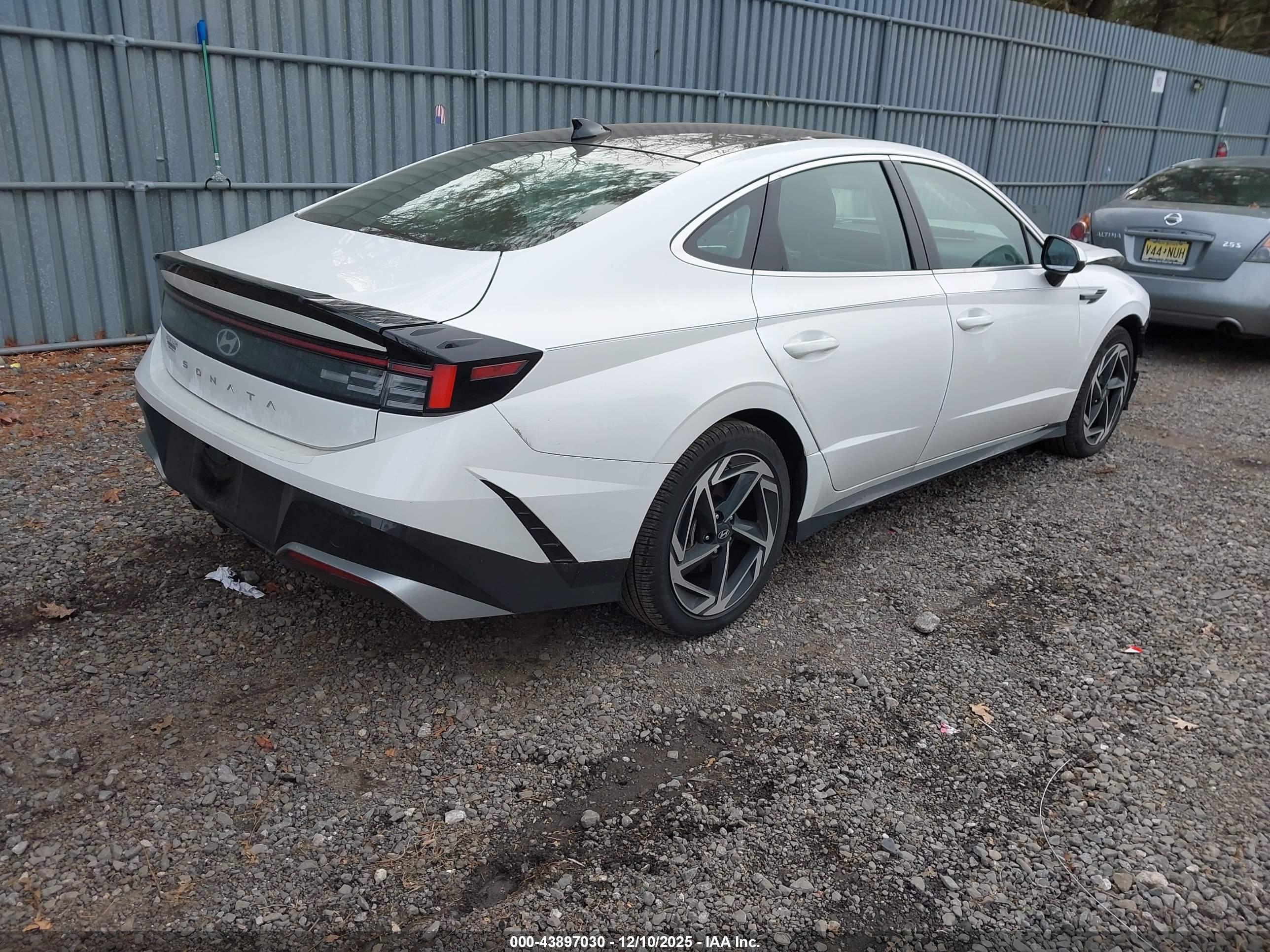 HYUNDAI SONATA image 4