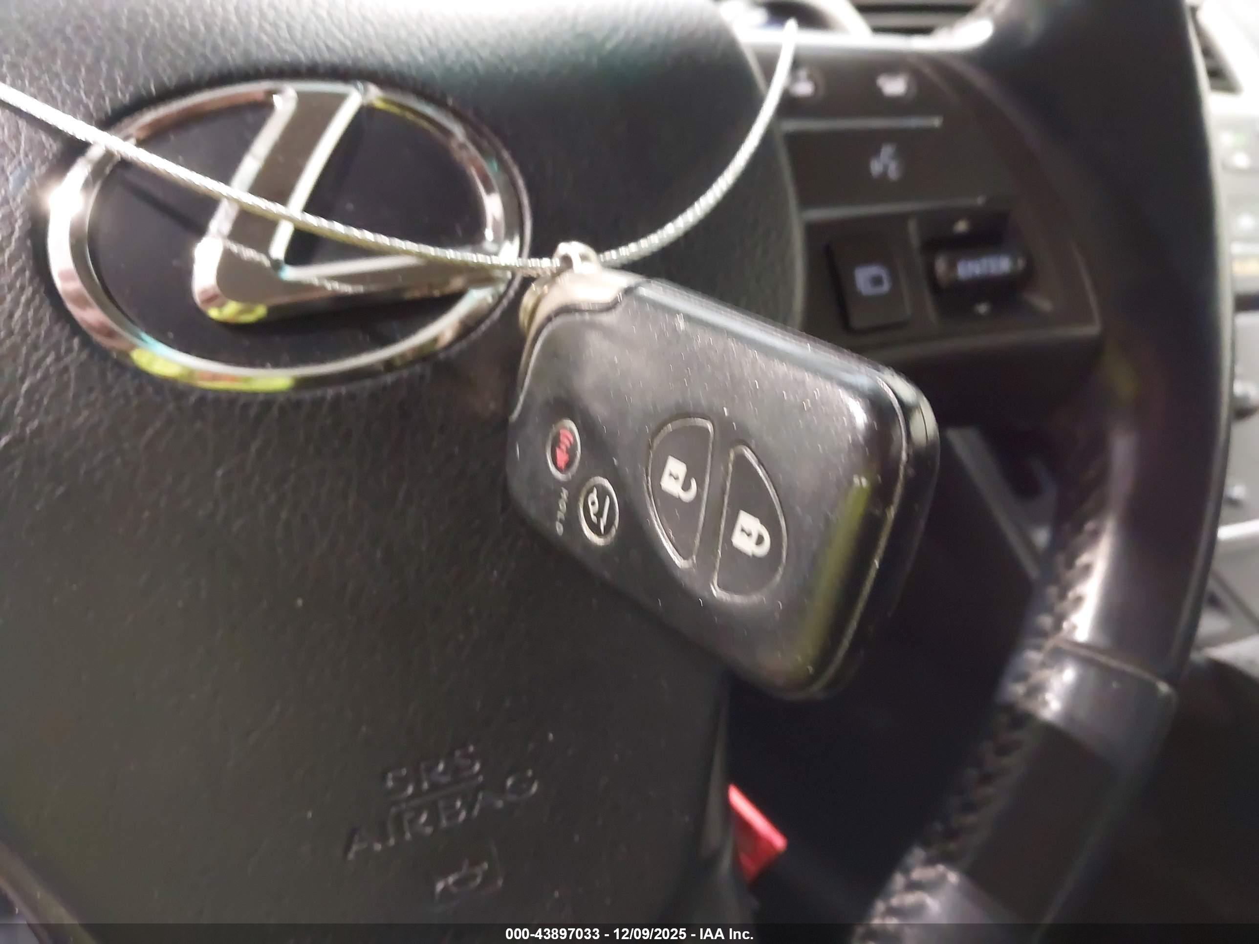 LEXUS HS image 11