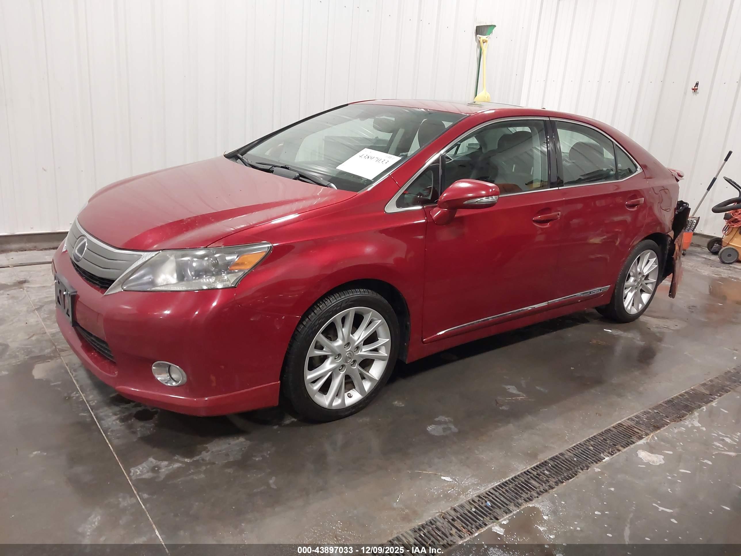 LEXUS HS image 2