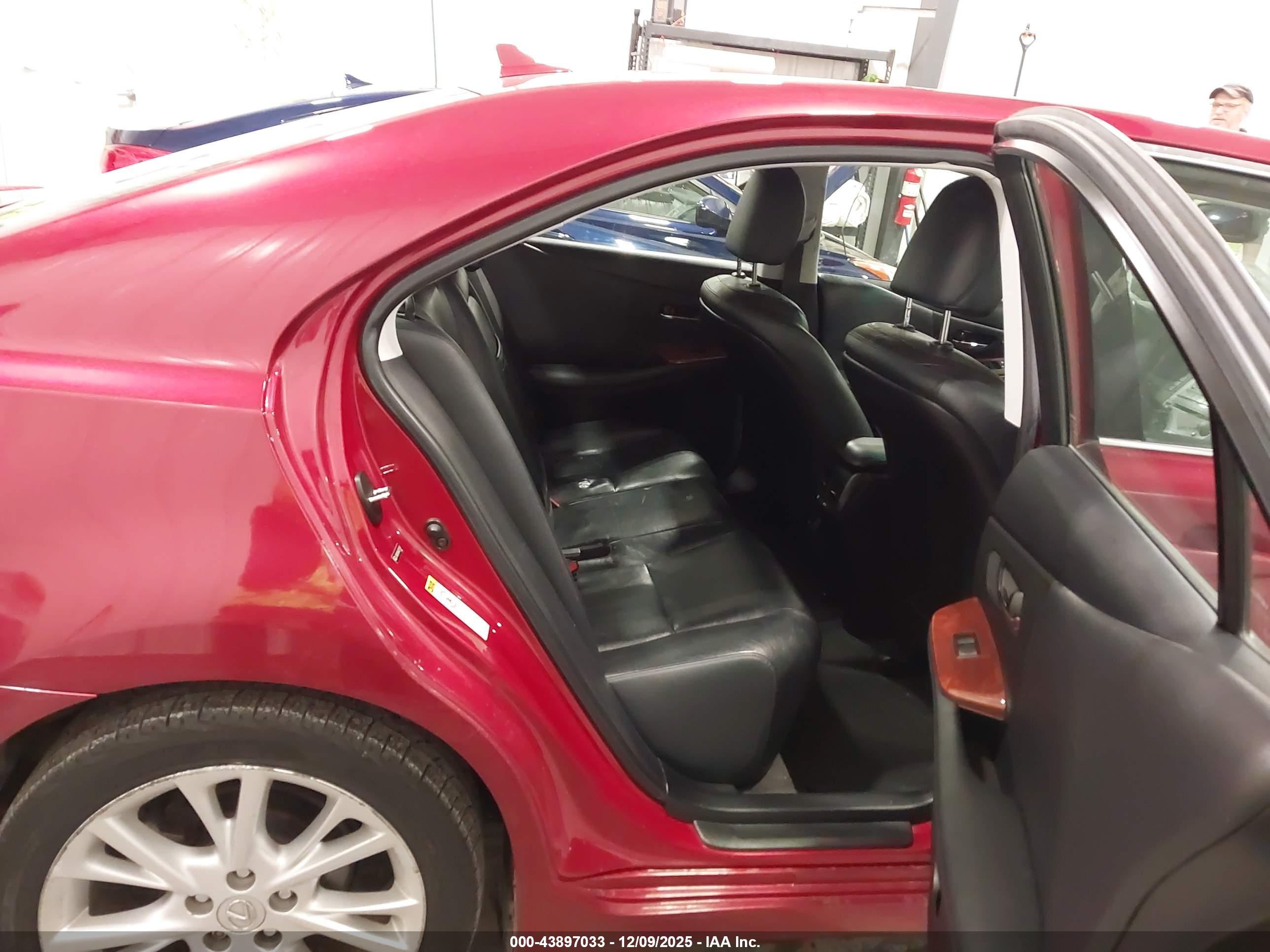 LEXUS HS image 8