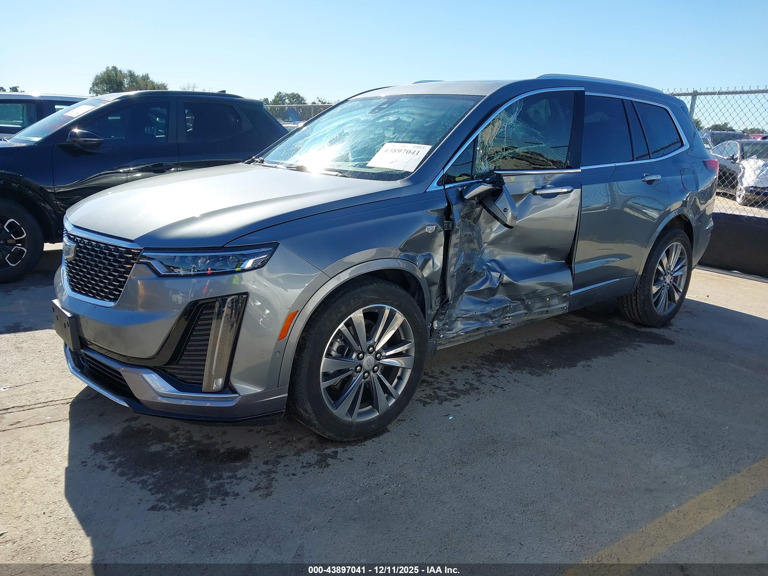 CADILLAC XT6 image 2