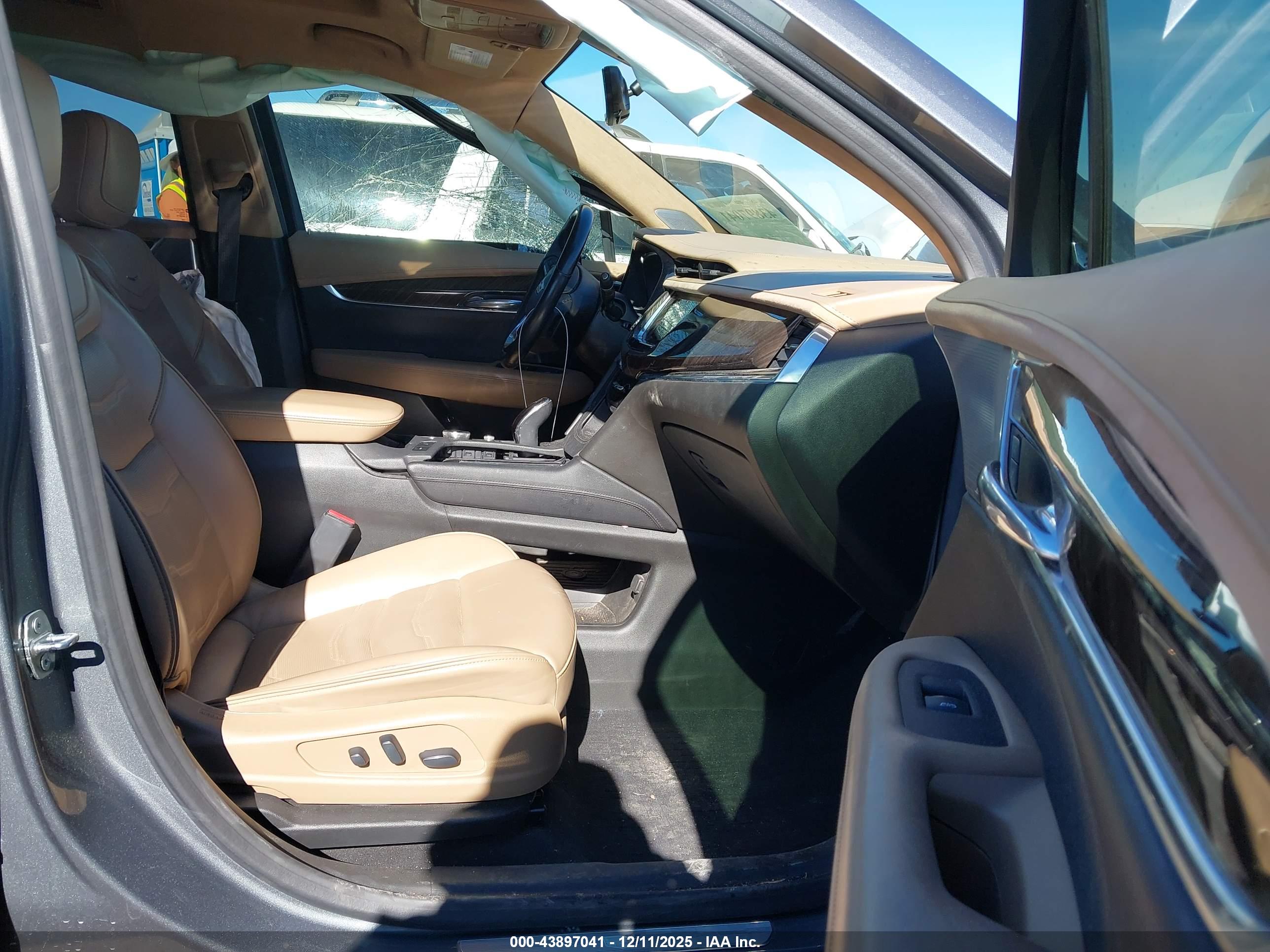 CADILLAC XT6 image 5