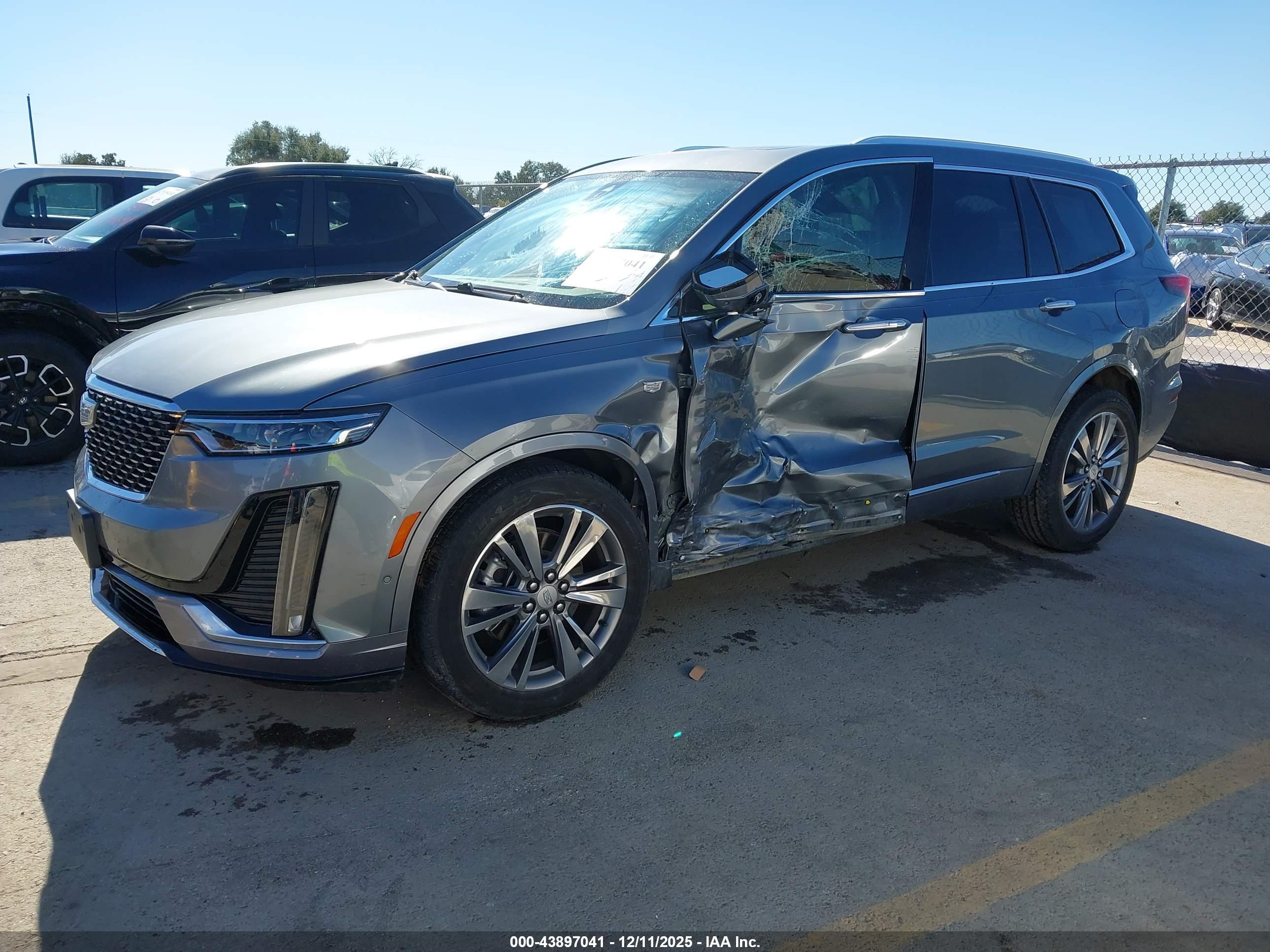 CADILLAC XT6 image 6