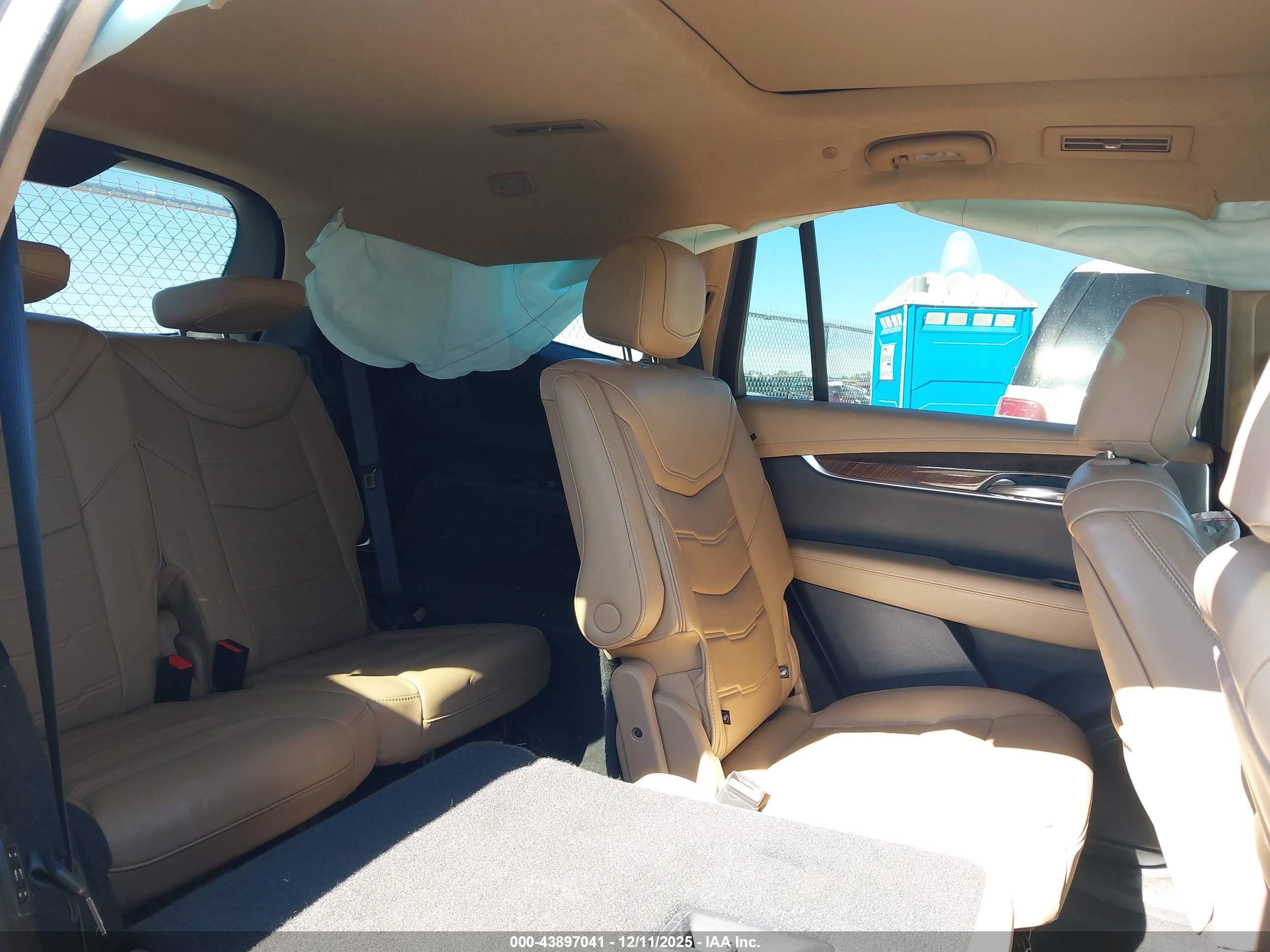 CADILLAC XT6 image 8
